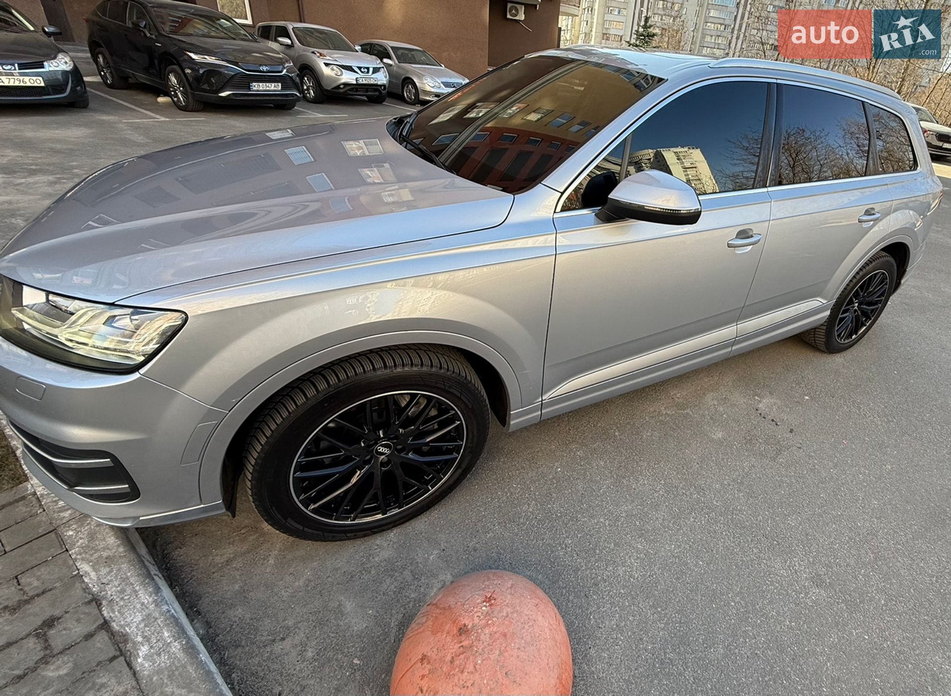 Audi Q7 2019 VIN WA1LAAF76KD033238 фото оголошення 2 з 17