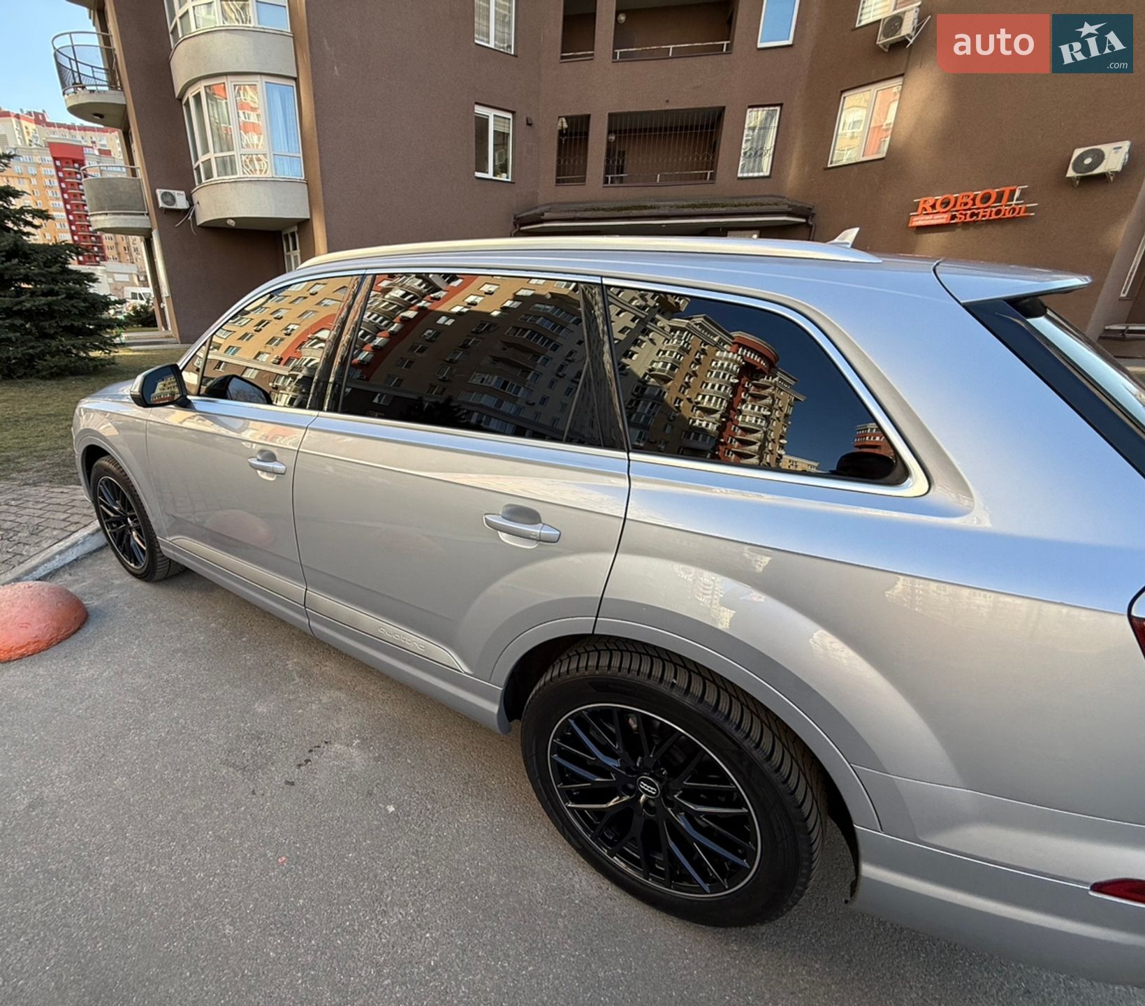 Audi Q7 2019 VIN WA1LAAF76KD033238 фото оголошення 3 з 17