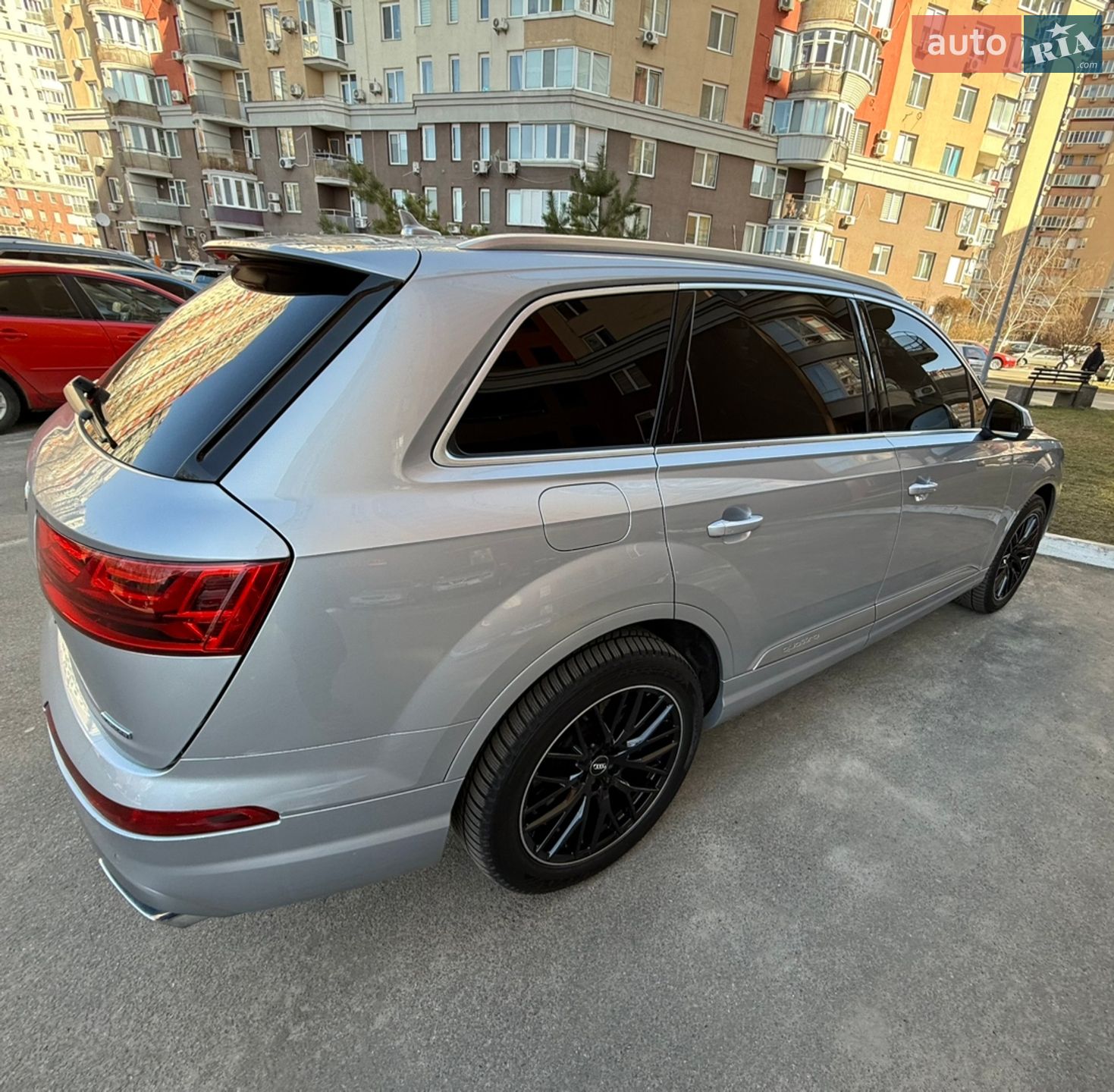 Audi Q7 2019 VIN WA1LAAF76KD033238 фото оголошення 4 з 17