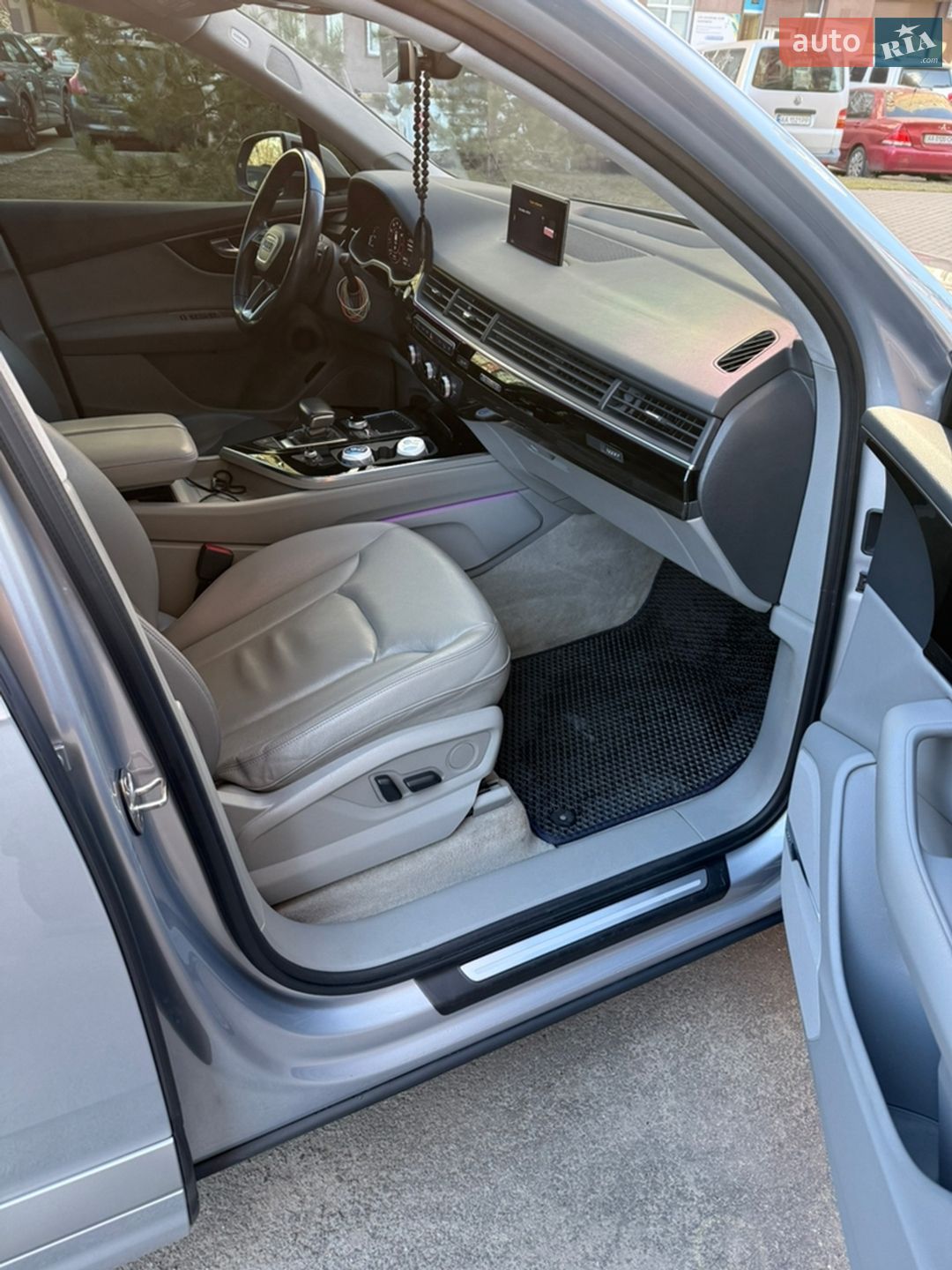 Audi Q7 2019 VIN WA1LAAF76KD033238 фото оголошення 12 з 17