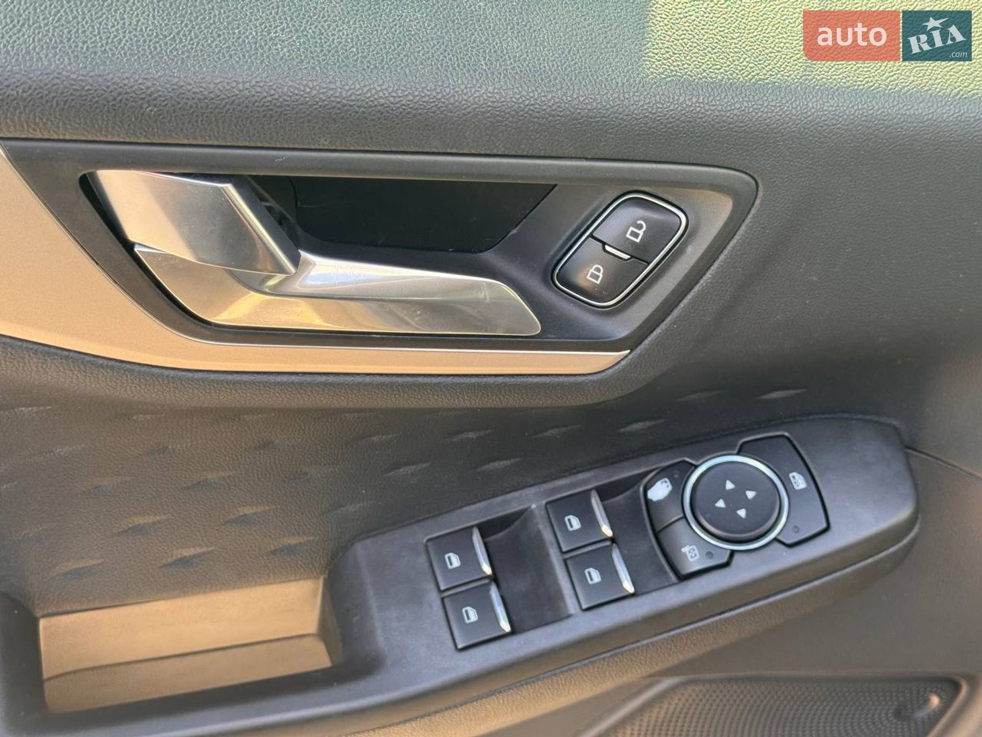 Ford Escape 2019 VIN 1FMCU0G68LUA54439 фото оголошення 32 з 64