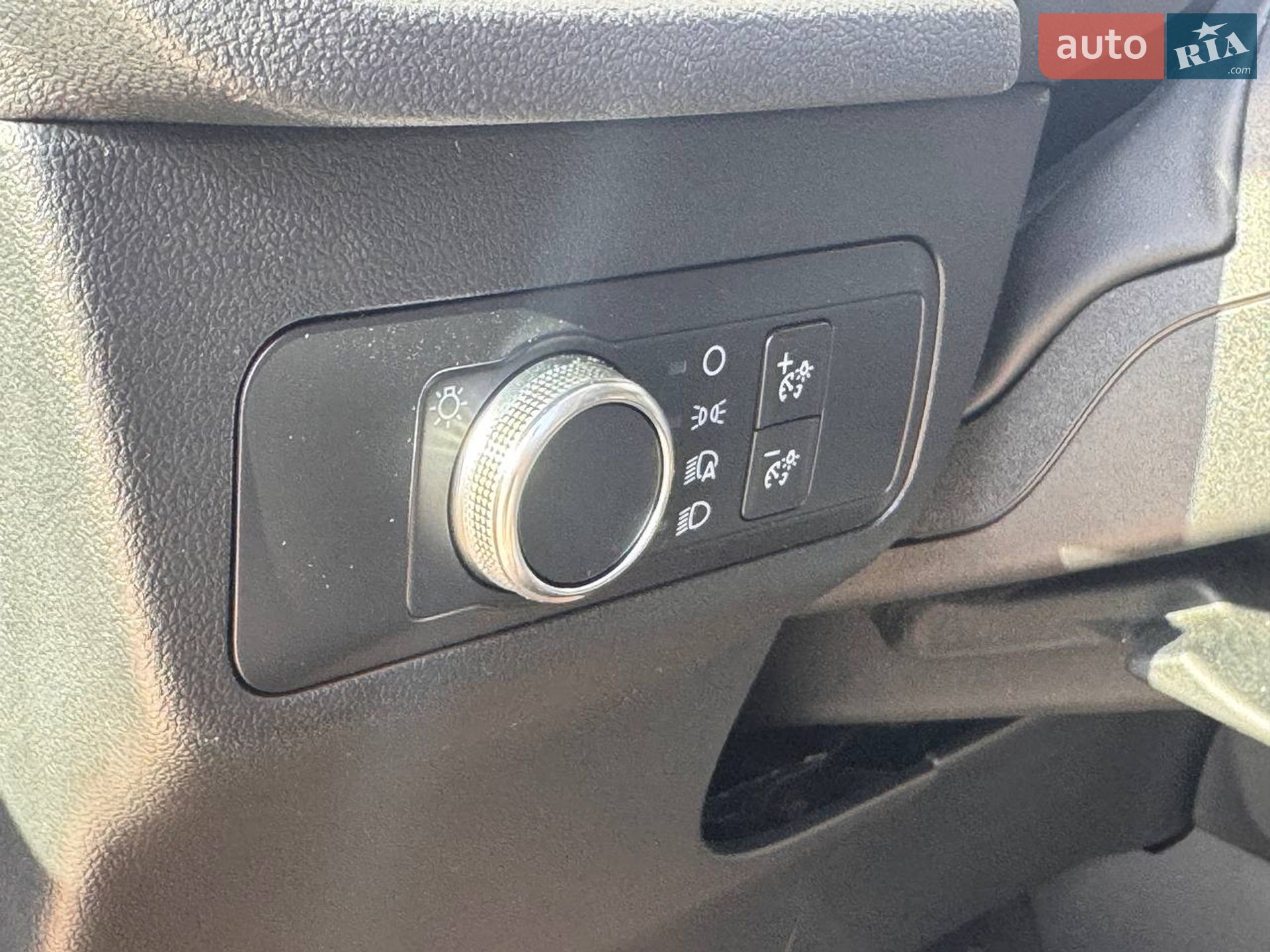 Ford Escape 2019 VIN 1FMCU0G68LUA54439 фото оголошення 37 з 64