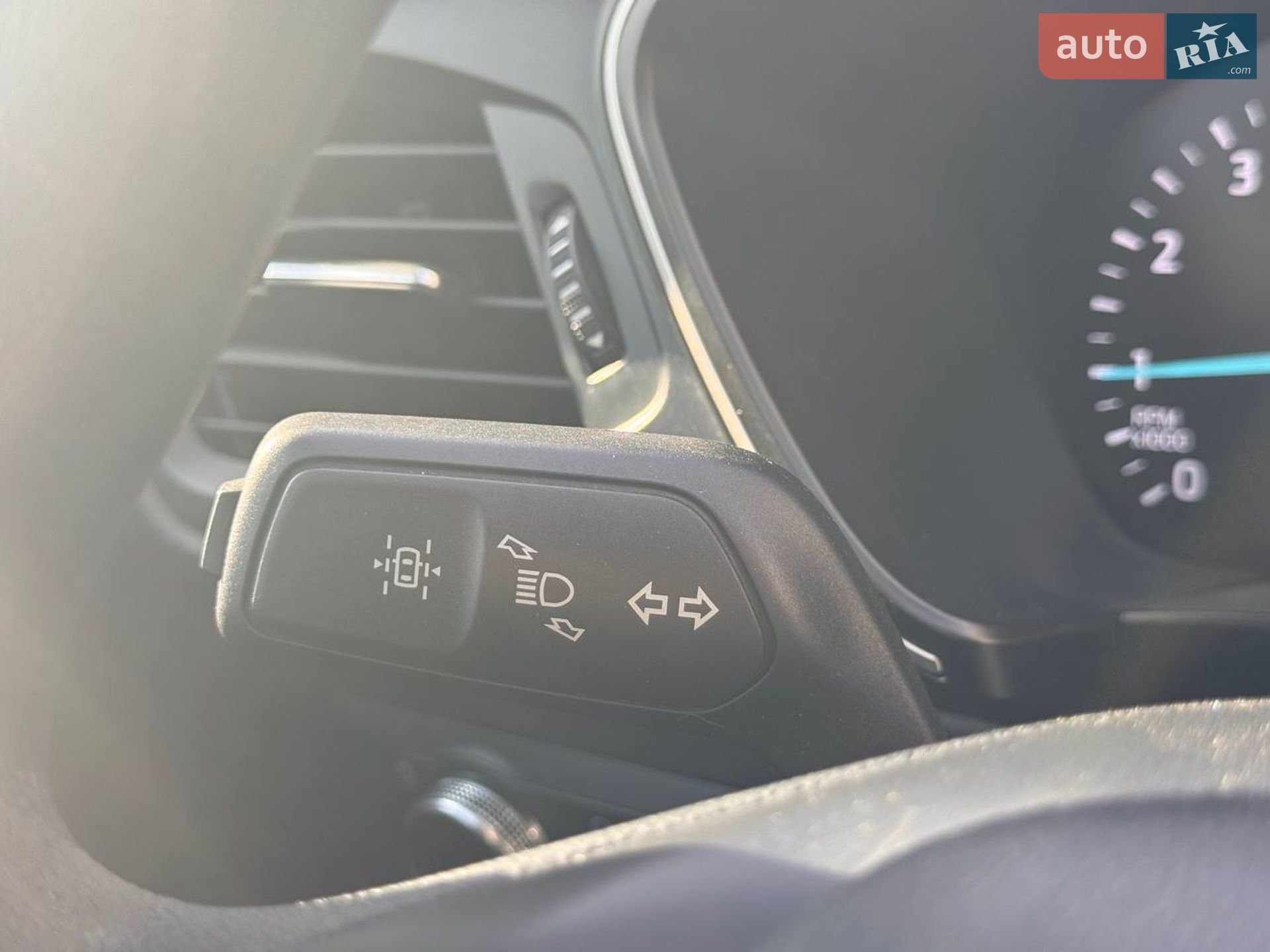 Ford Escape 2019 VIN 1FMCU0G68LUA54439 фото оголошення 50 з 64