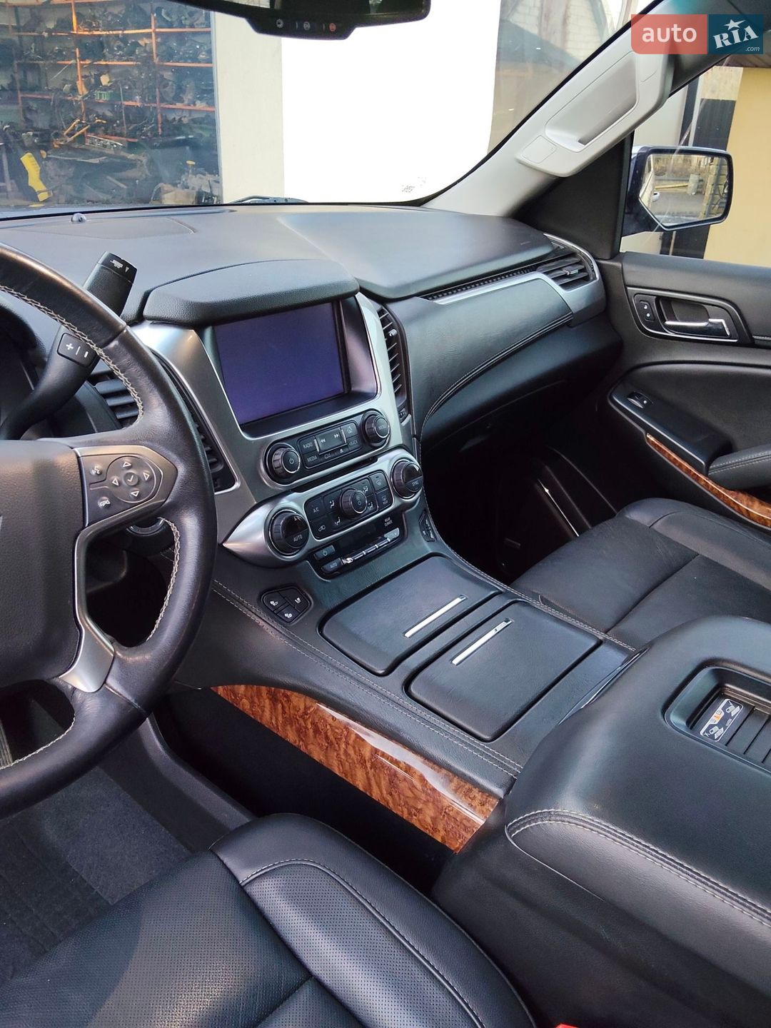 Chevrolet Tahoe 2018 VIN 1GNSCCKC5KR176752 фото оголошення 30 з 38
