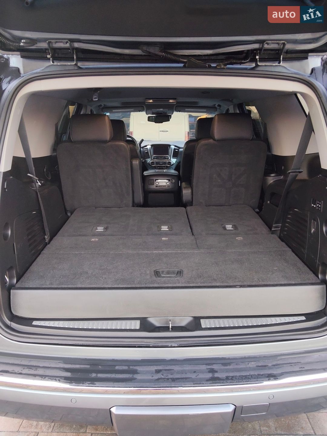 Chevrolet Tahoe 2018 VIN 1GNSCCKC5KR176752 фото оголошення 32 з 38