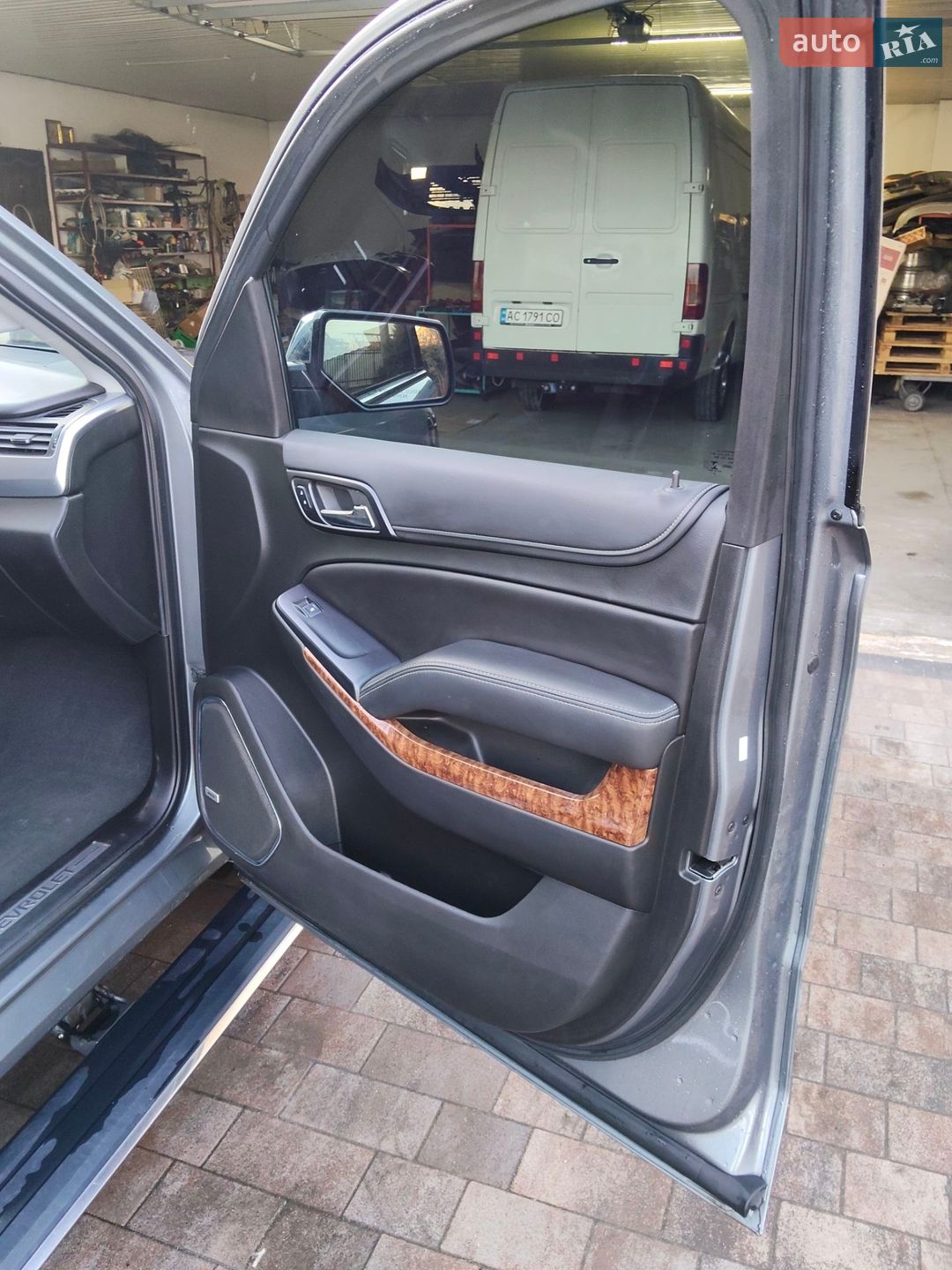 Chevrolet Tahoe 2018 VIN 1GNSCCKC5KR176752 фото оголошення 33 з 38