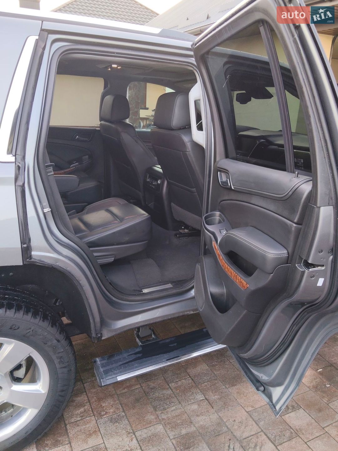 Chevrolet Tahoe 2018 VIN 1GNSCCKC5KR176752 фото оголошення 34 з 38