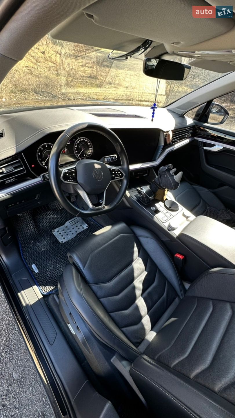 Volkswagen Touareg 2022 VIN WVGZZZCRZND005929 фото оголошення 2 з 59
