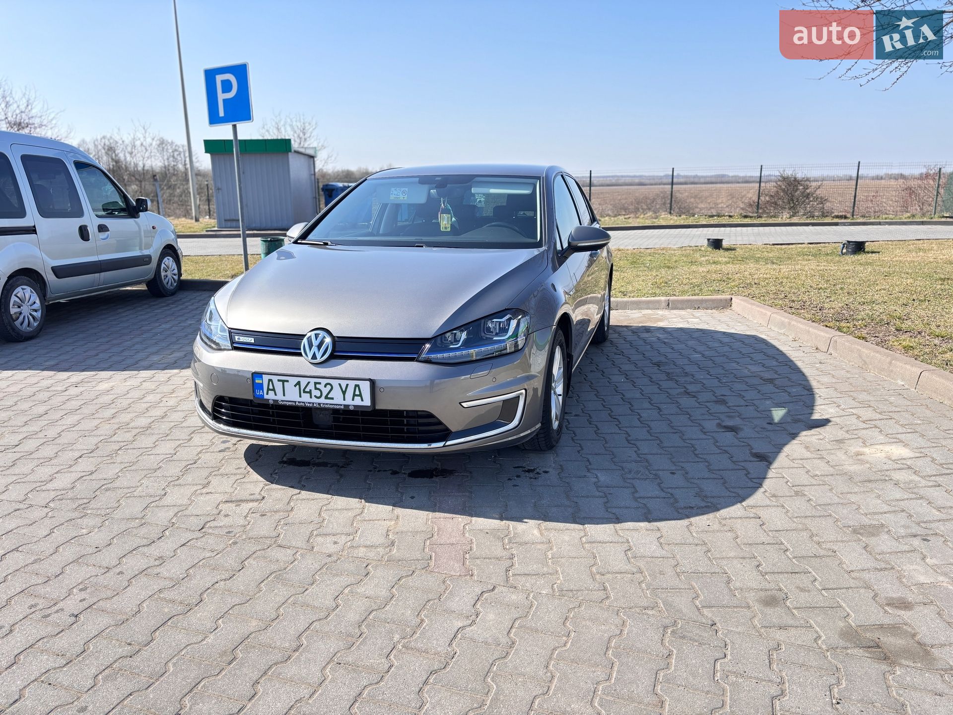 Volkswagen e-Golf 2016 VIN WVWZZZAUZHW900531 фото оголошення 2 з 26