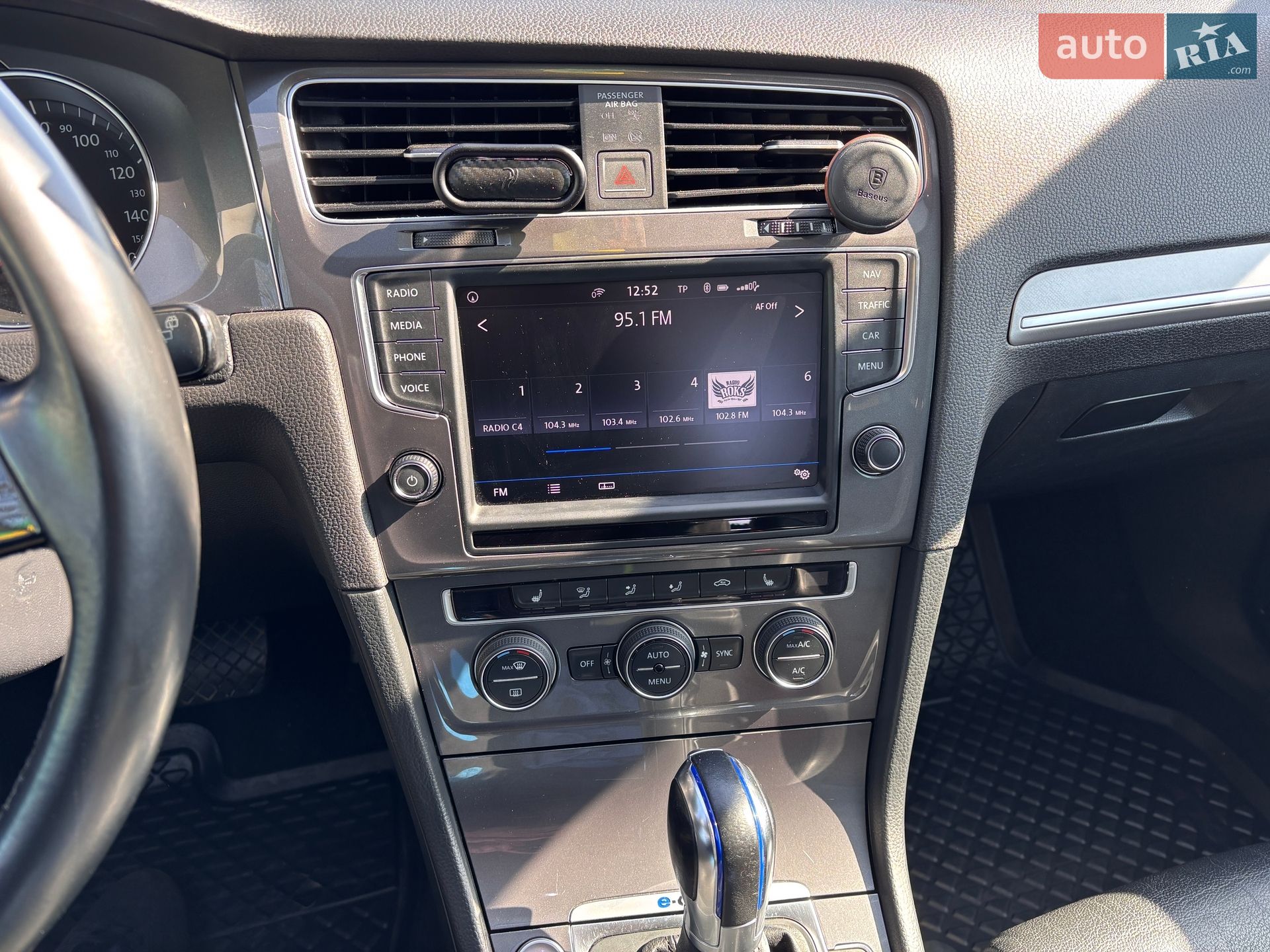 Volkswagen e-Golf 2016 VIN WVWZZZAUZHW900531 фото оголошення 16 з 26