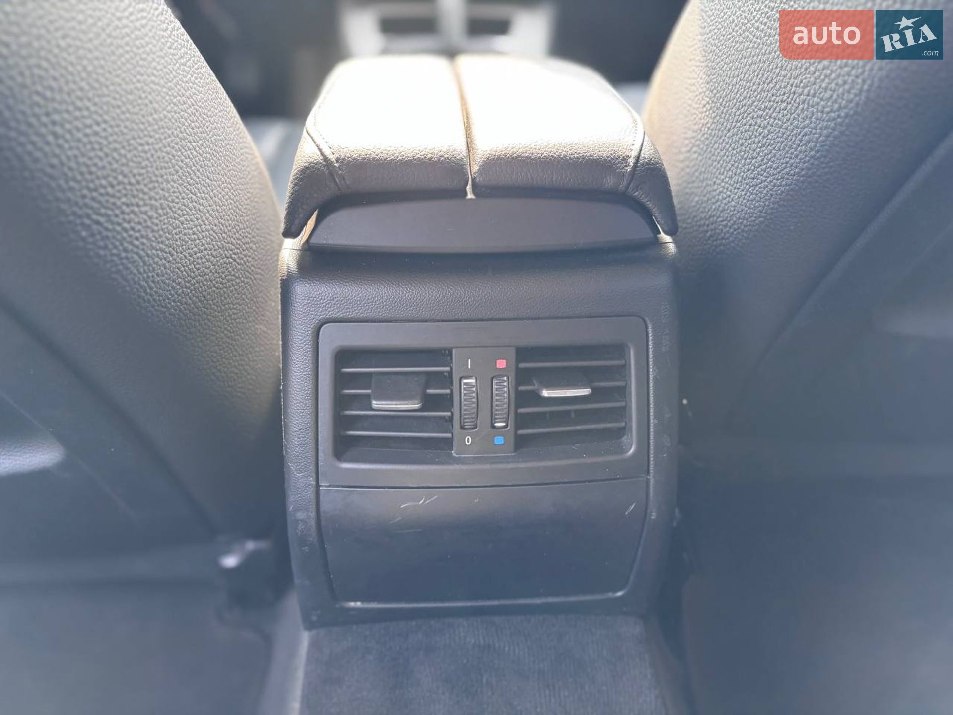 BMW 3 Series 2010 VIN WBAUX11060A814470 фото оголошення 25 з 29