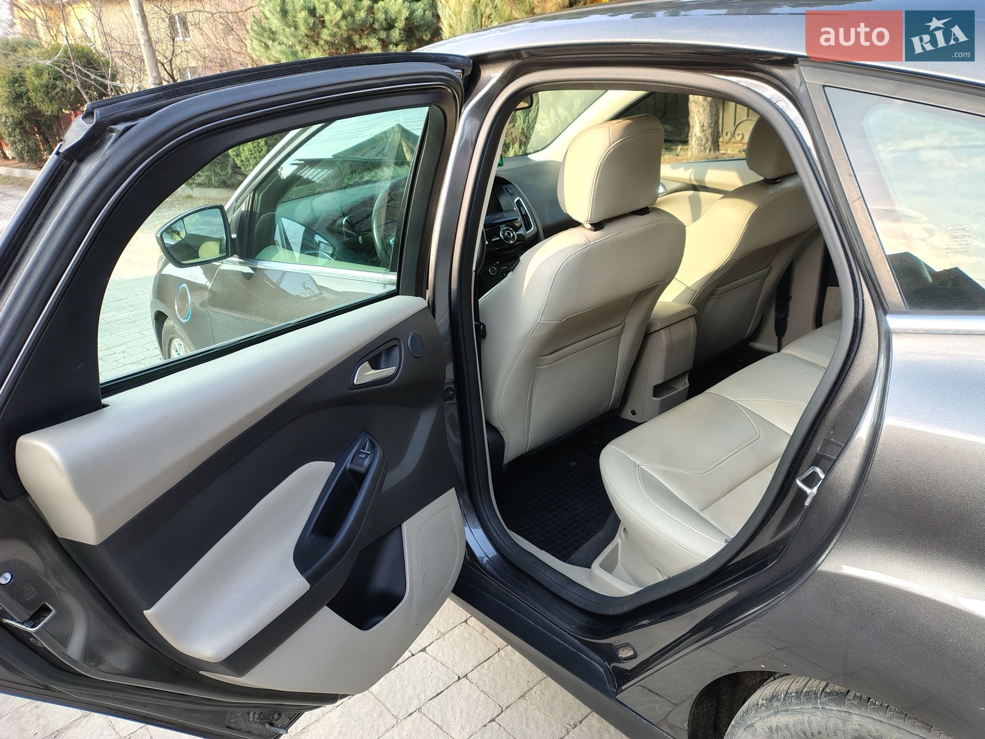Ford Focus 2015 VIN 1FADP3R49GL221258 фото оголошення 4 з 24