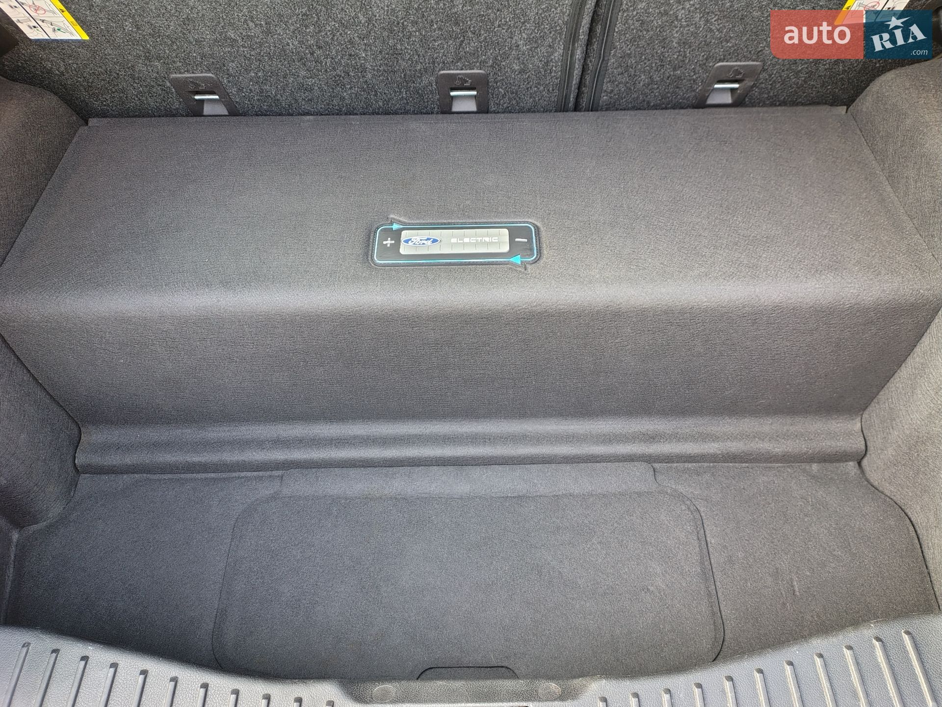 Ford Focus 2015 VIN 1FADP3R49GL221258 фото оголошення 6 з 24