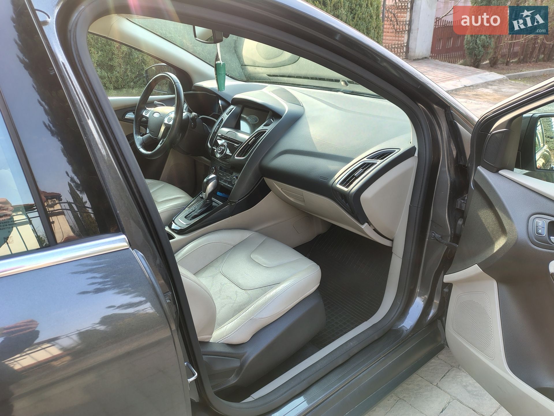 Ford Focus 2015 VIN 1FADP3R49GL221258 фото оголошення 18 з 24