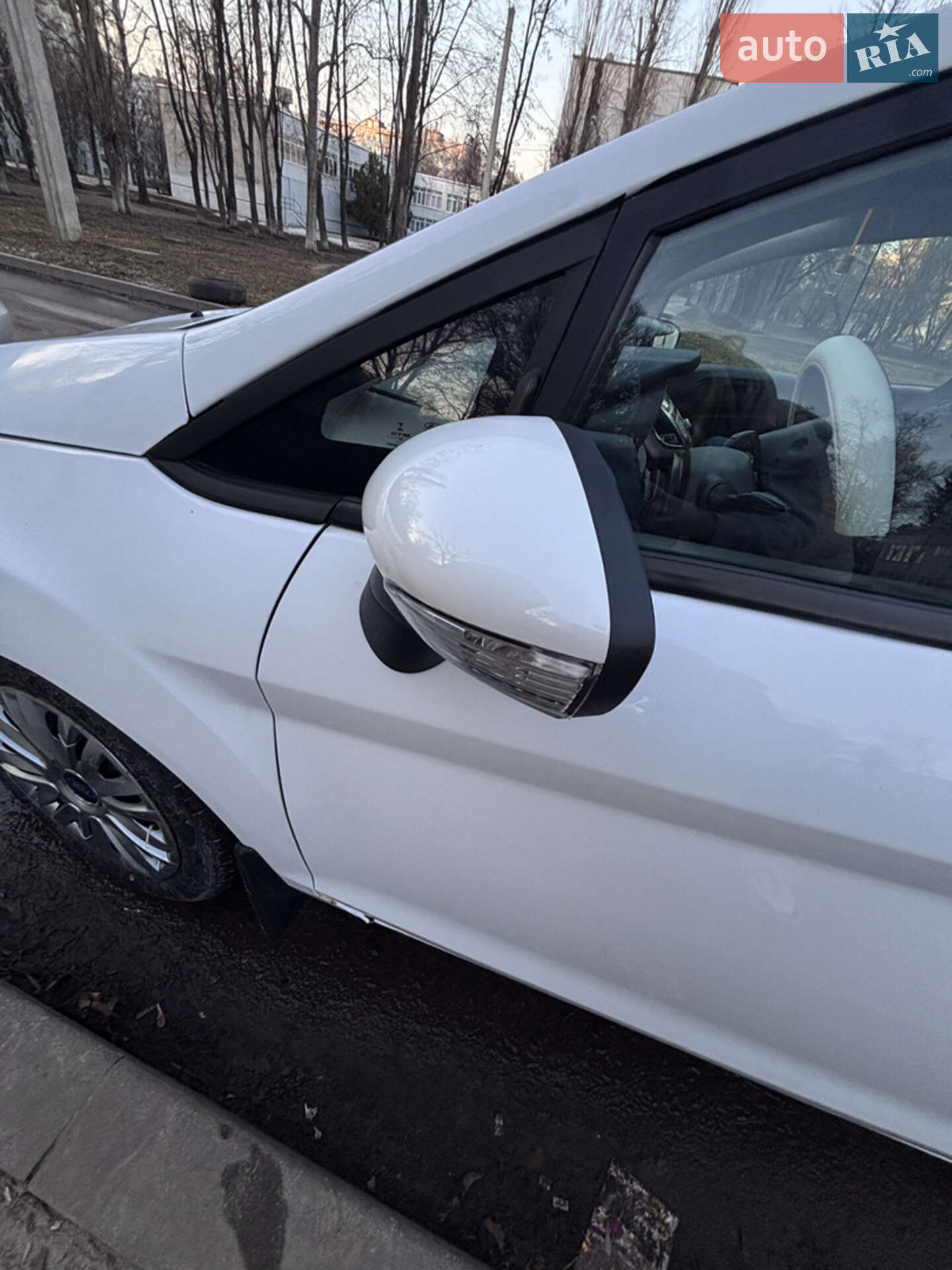 Ford Fiesta 2019 VIN 3FADP4BJ7KM133029 фото оголошення 2 з 9