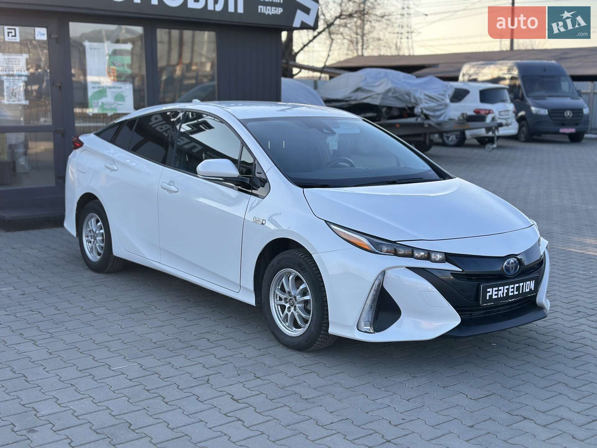 Toyota Prius 2017 VIN JTDKARFP2H3063447 фото оголошення 2 з 32