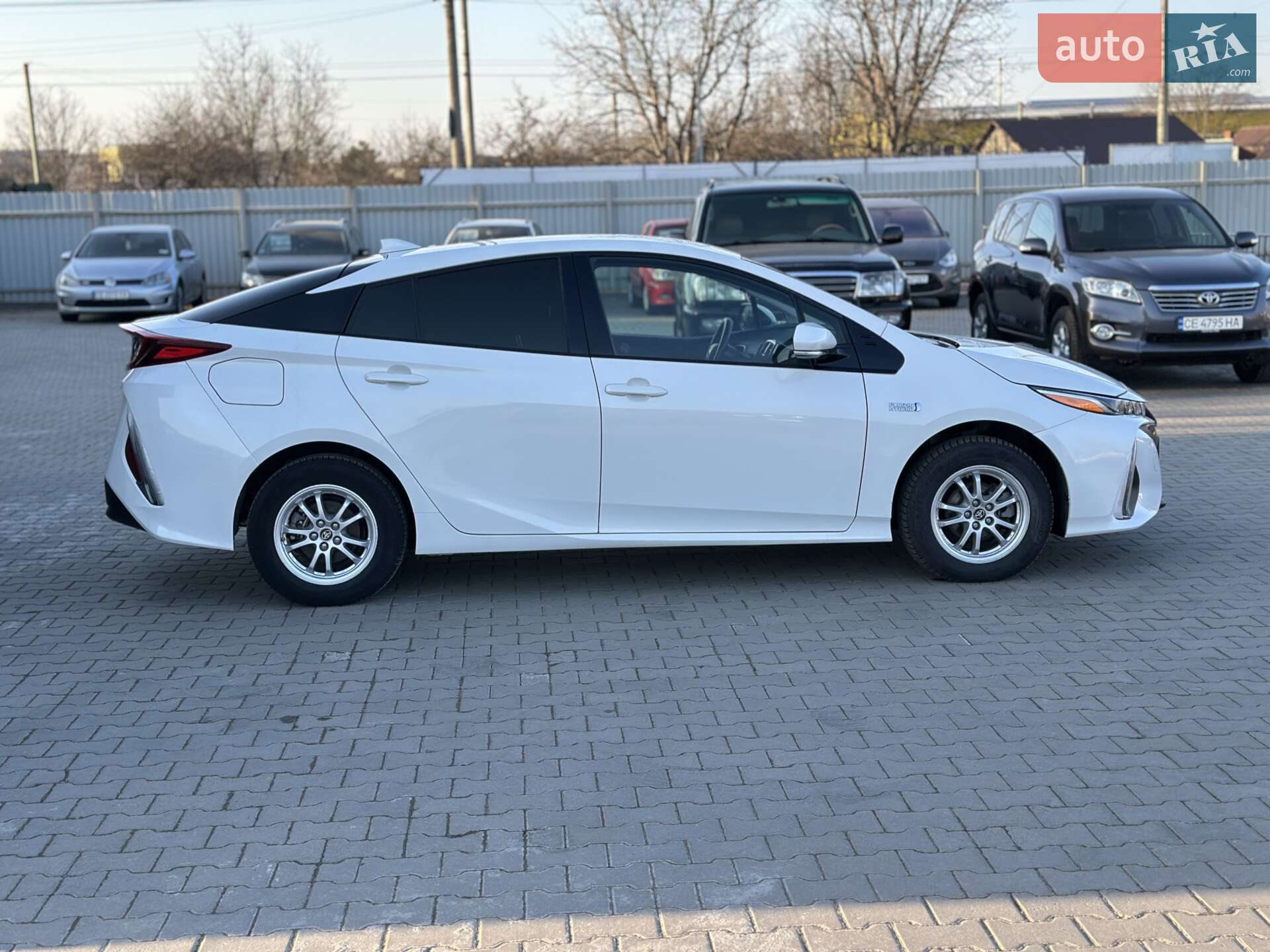 Toyota Prius 2017 VIN JTDKARFP2H3063447 фото оголошення 8 з 32