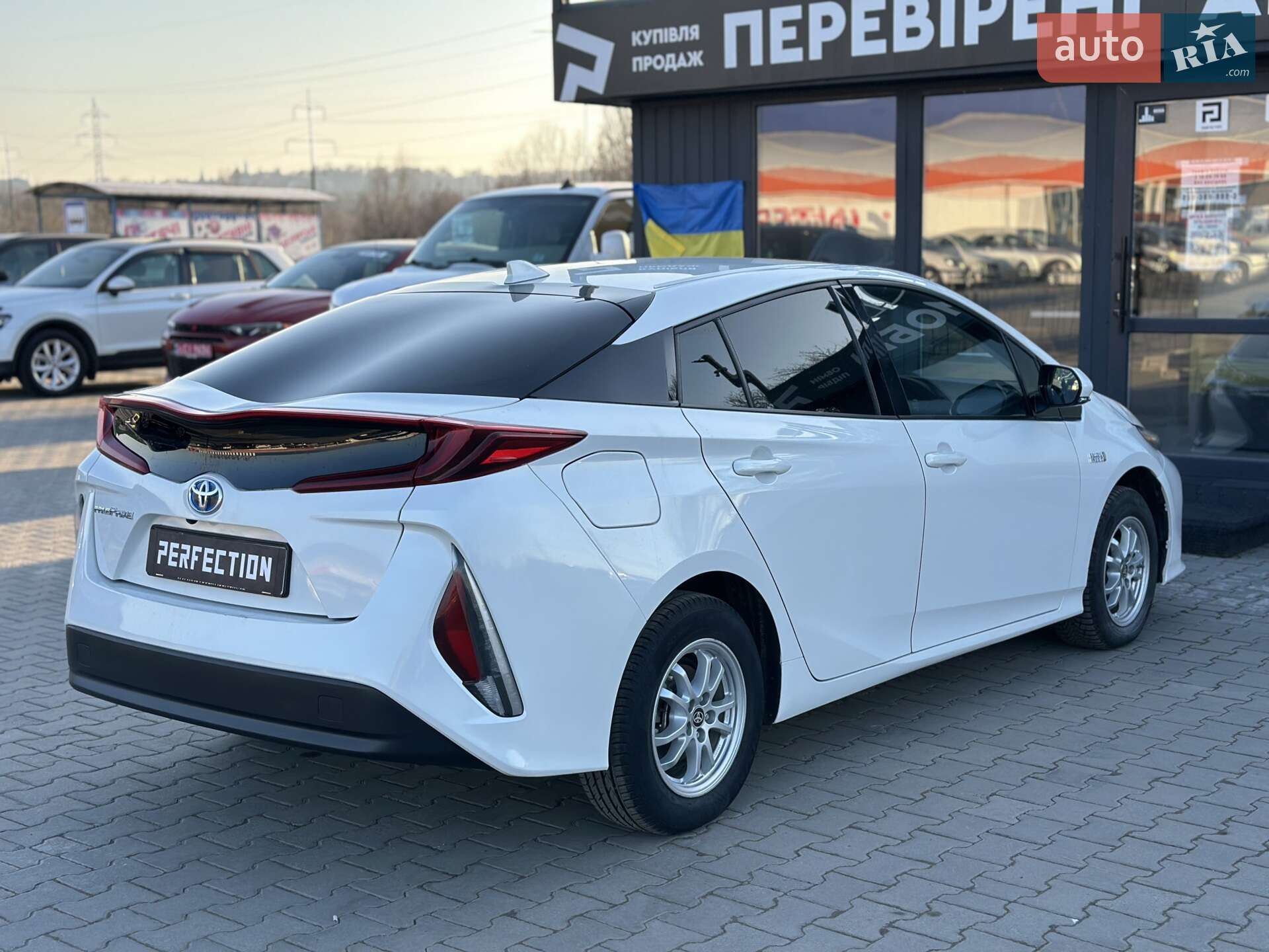 Toyota Prius 2017 VIN JTDKARFP2H3063447 фото оголошення 14 з 32