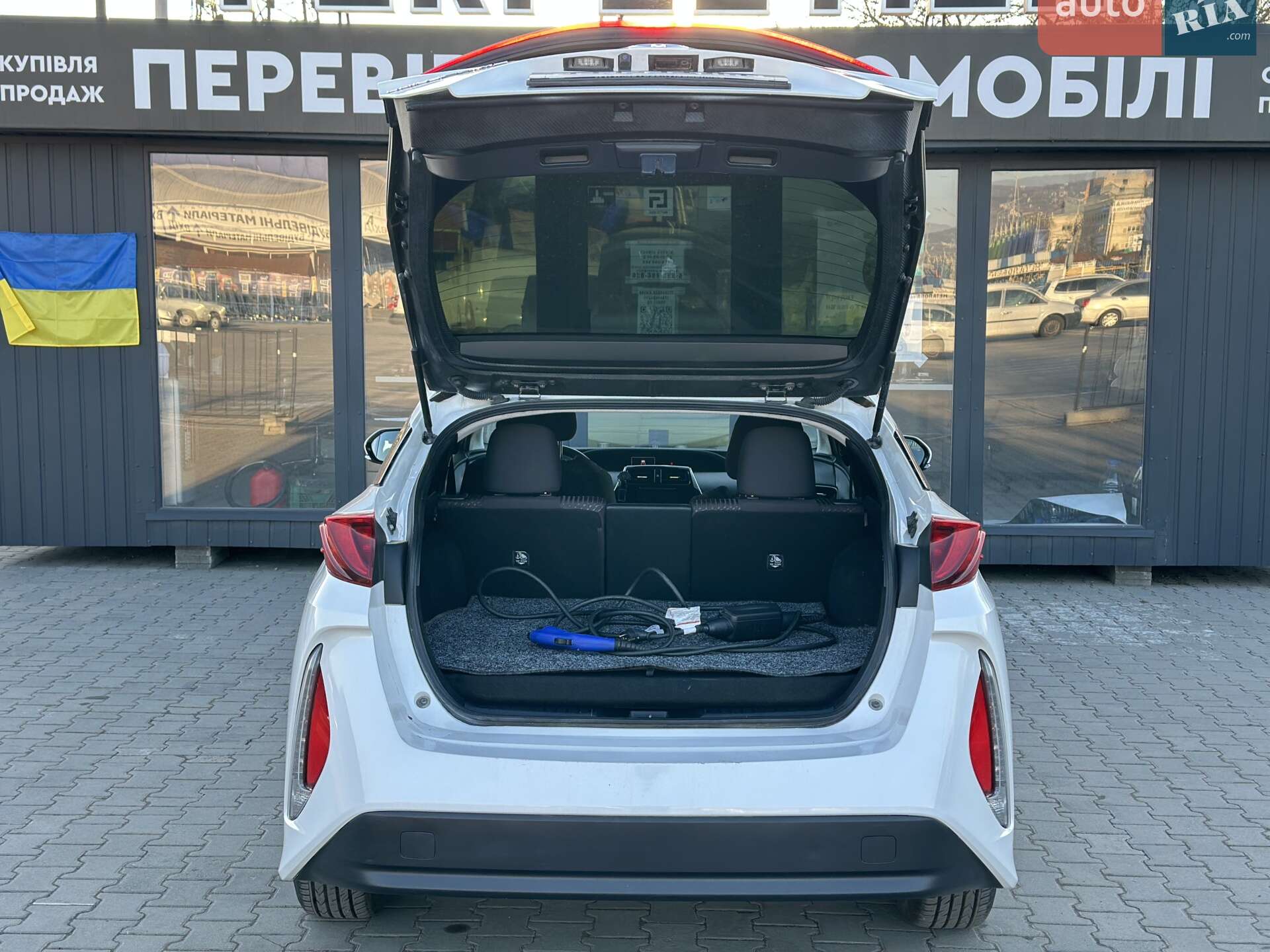 Toyota Prius 2017 VIN JTDKARFP2H3063447 фото оголошення 19 з 32