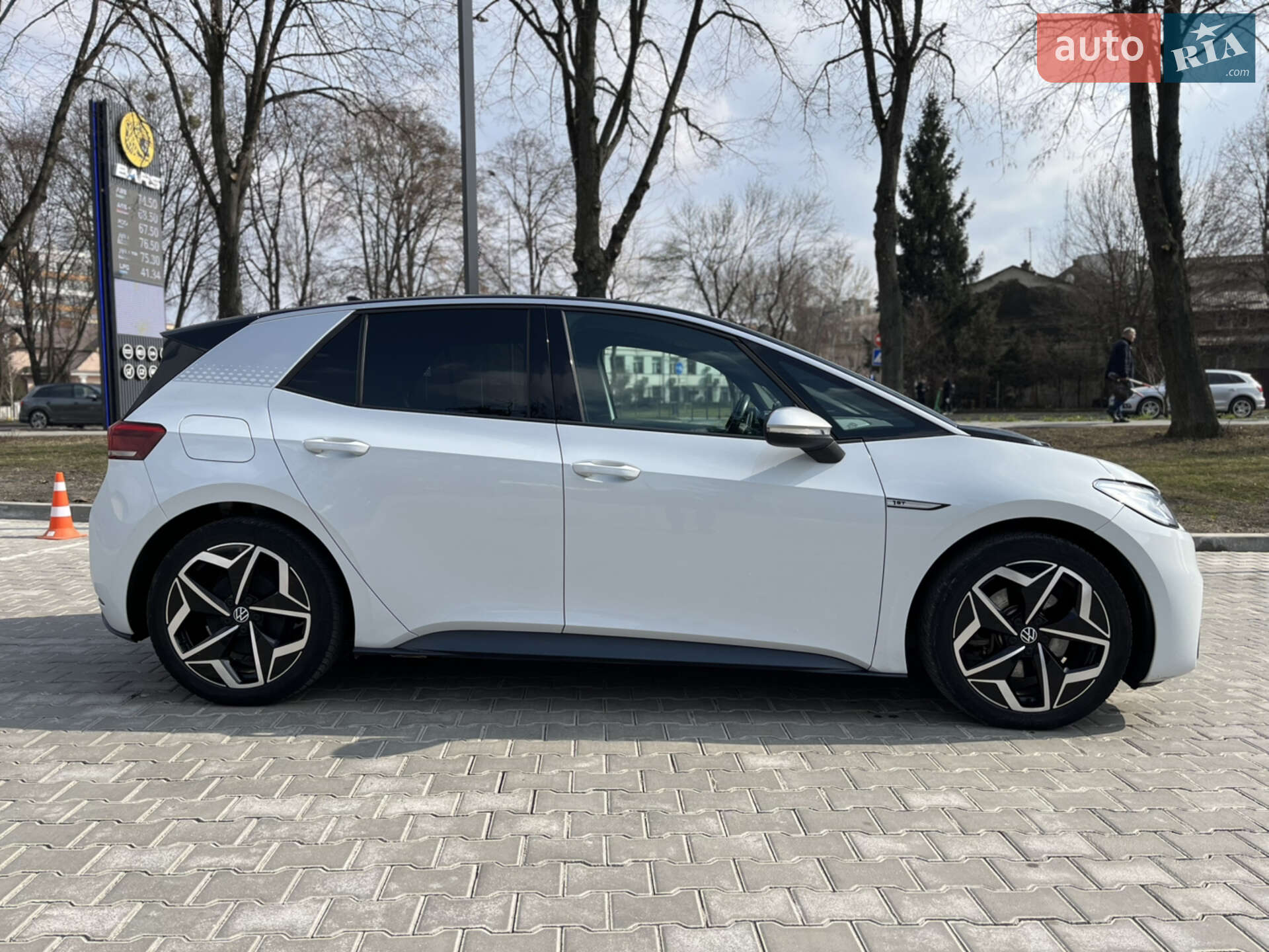 Volkswagen ID.3 2020 VIN WVWZZZE1ZLP017515 фото оголошення 6 з 23