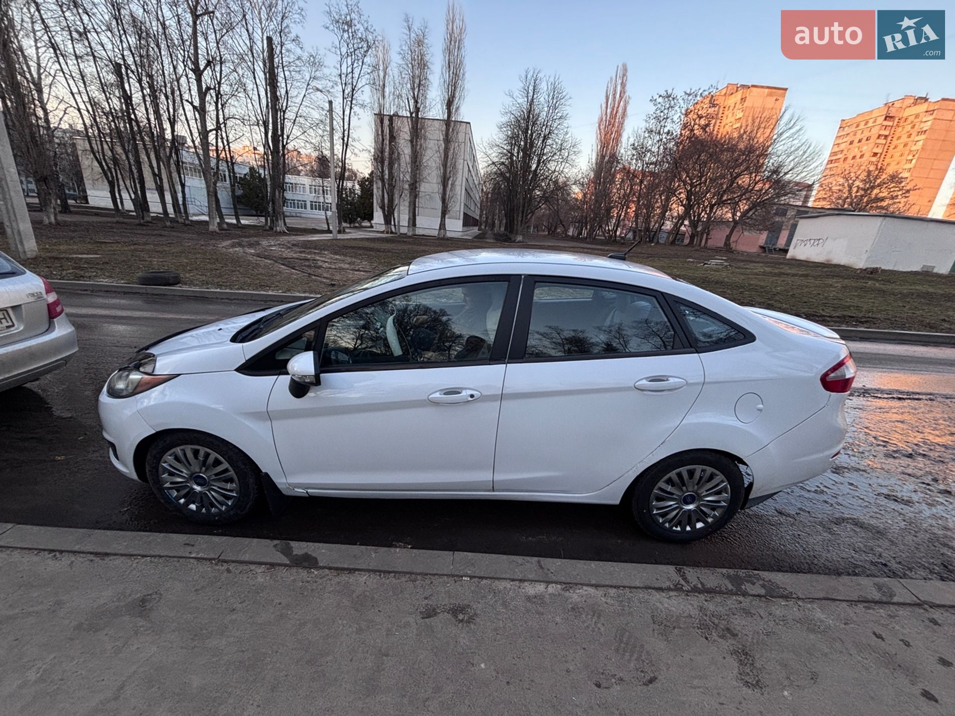 Ford Fiesta 2019 VIN 3FADP4BJ7KM133029 фото оголошення 6 з 9