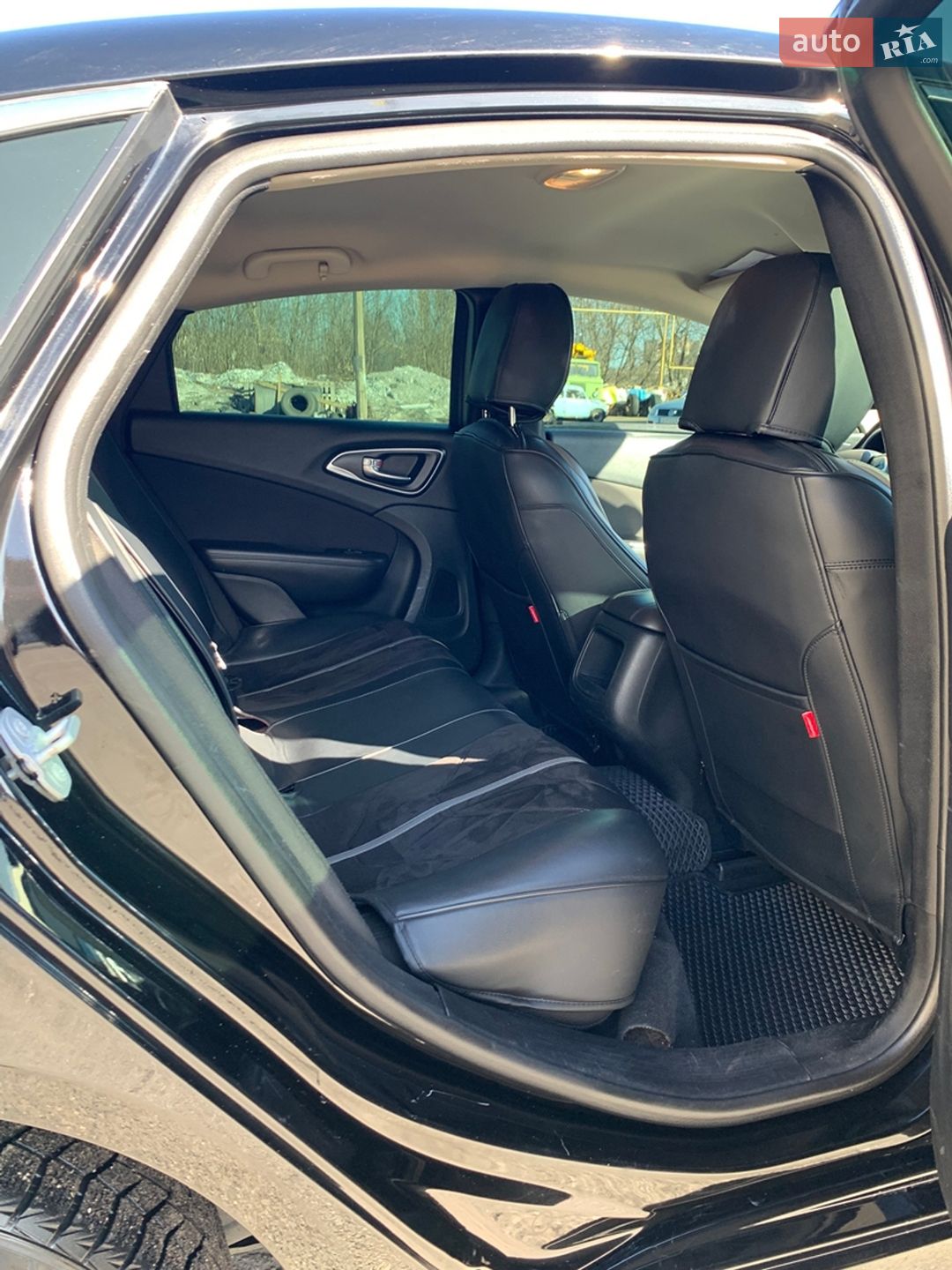 Chrysler 200 2015 VIN 1C3CCCAB3FN675590 фото оголошення 3 з 7