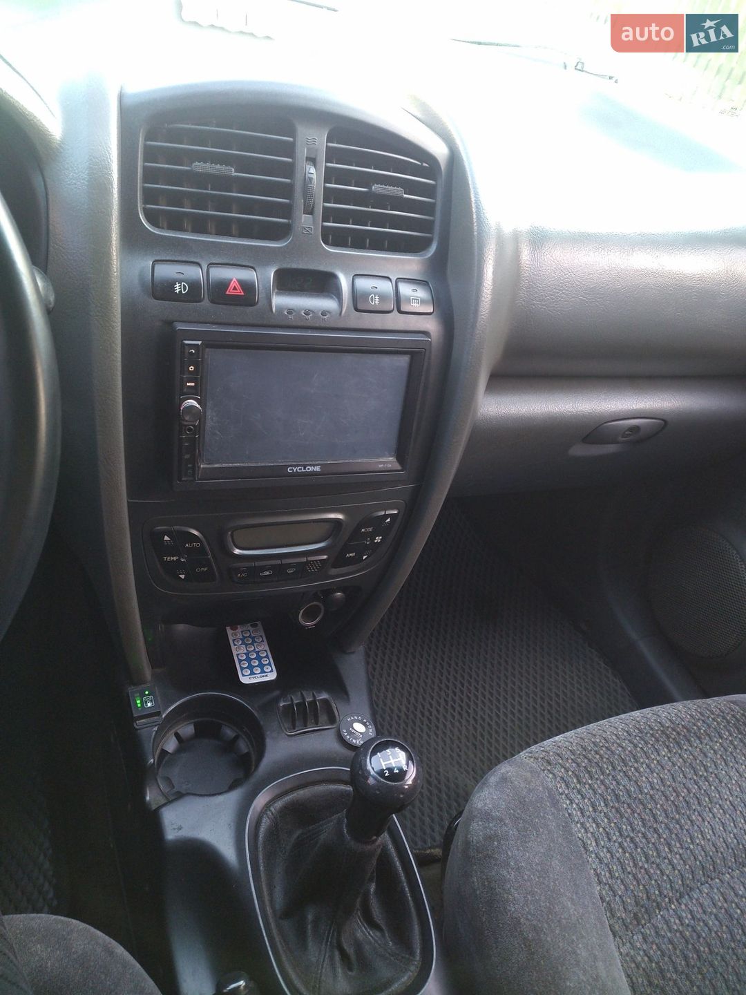 Hyundai Santa FE 2002 VIN KMHSC81AP2U249961 фото оголошення 14 з 32
