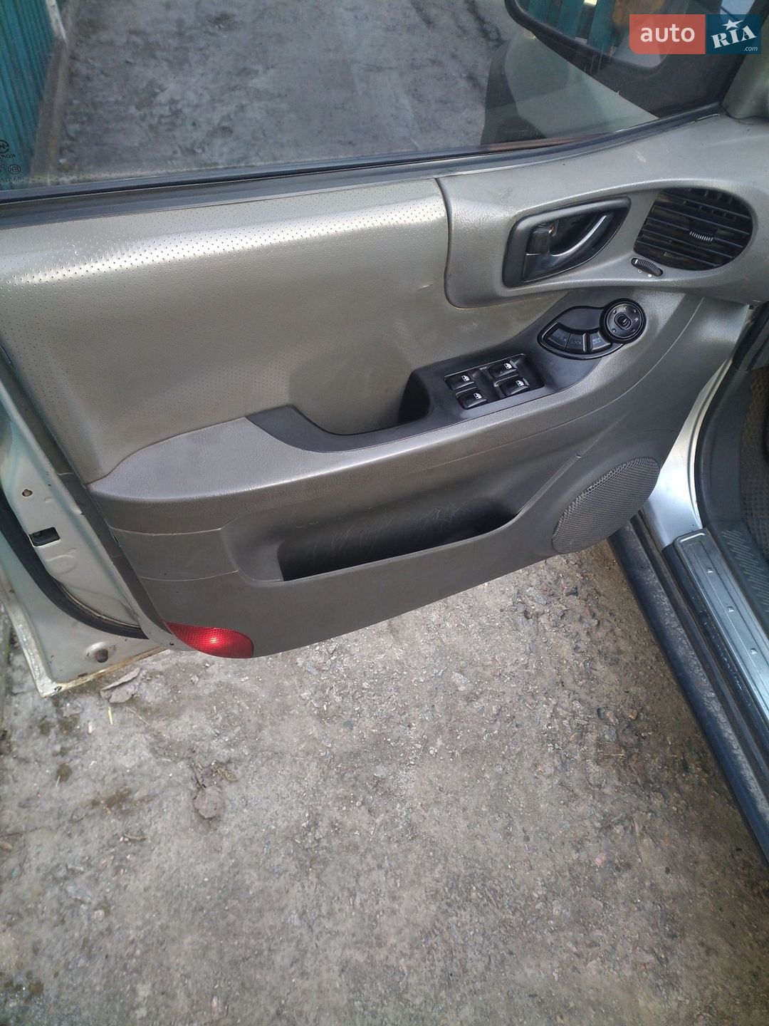 Hyundai Santa FE 2002 VIN KMHSC81AP2U249961 фото оголошення 17 з 32