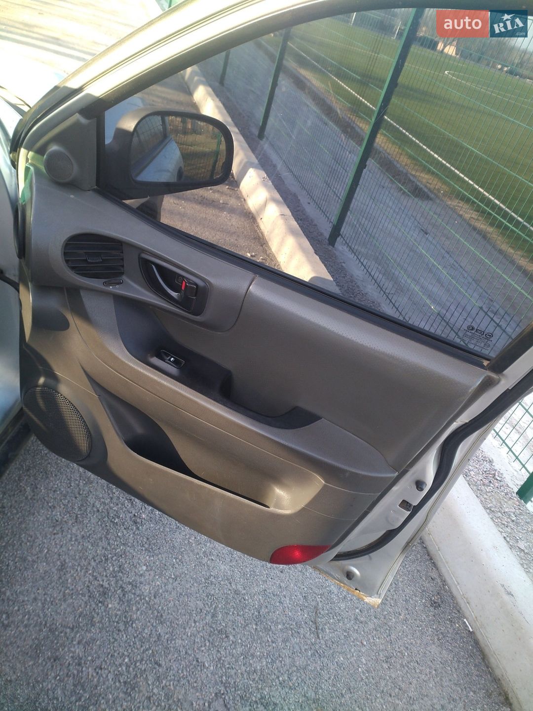 Hyundai Santa FE 2002 VIN KMHSC81AP2U249961 фото оголошення 21 з 32