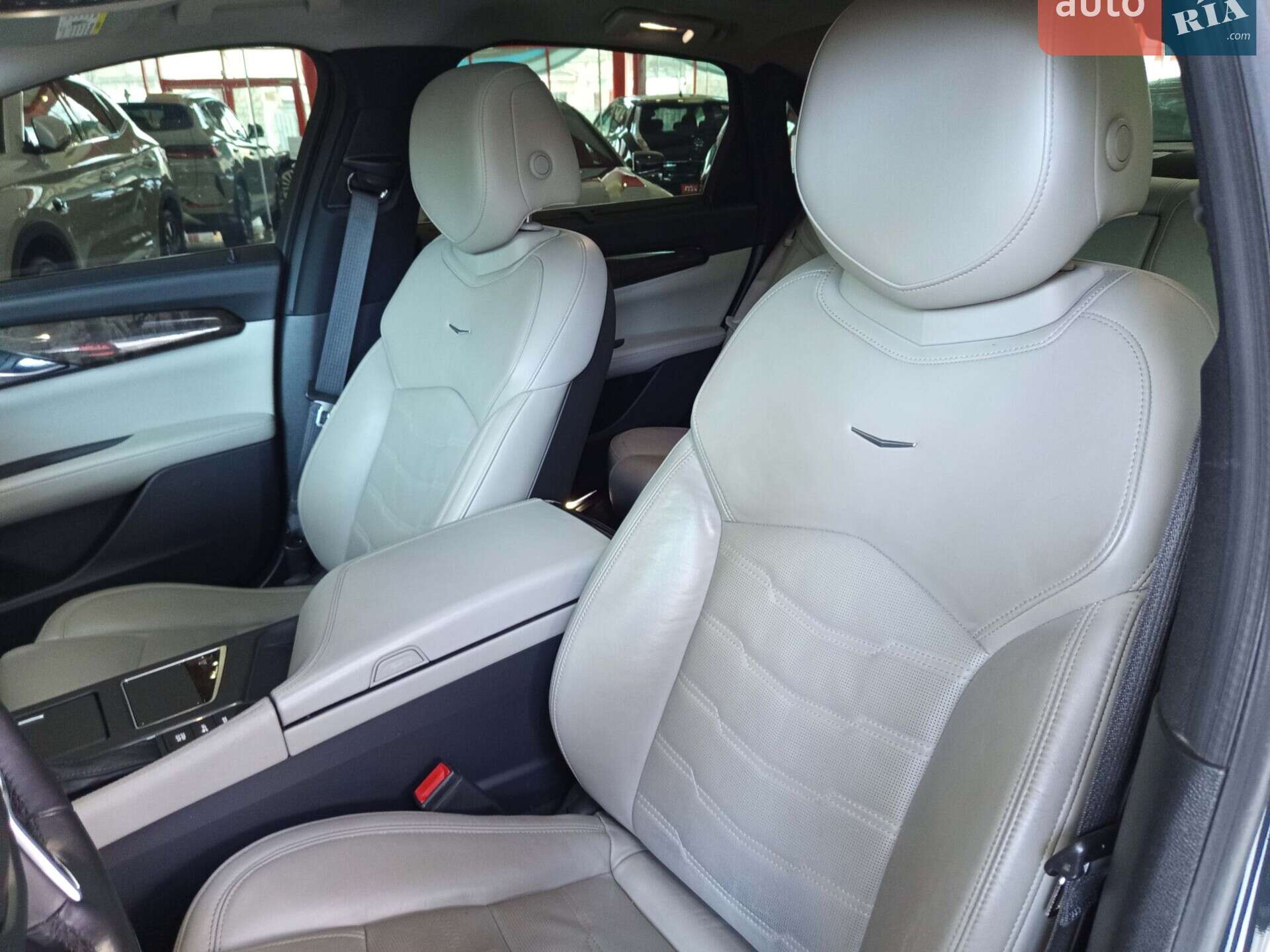 Cadillac CT6 2018 VIN 1G6KH5R65JU127460 фото оголошення 16 з 56