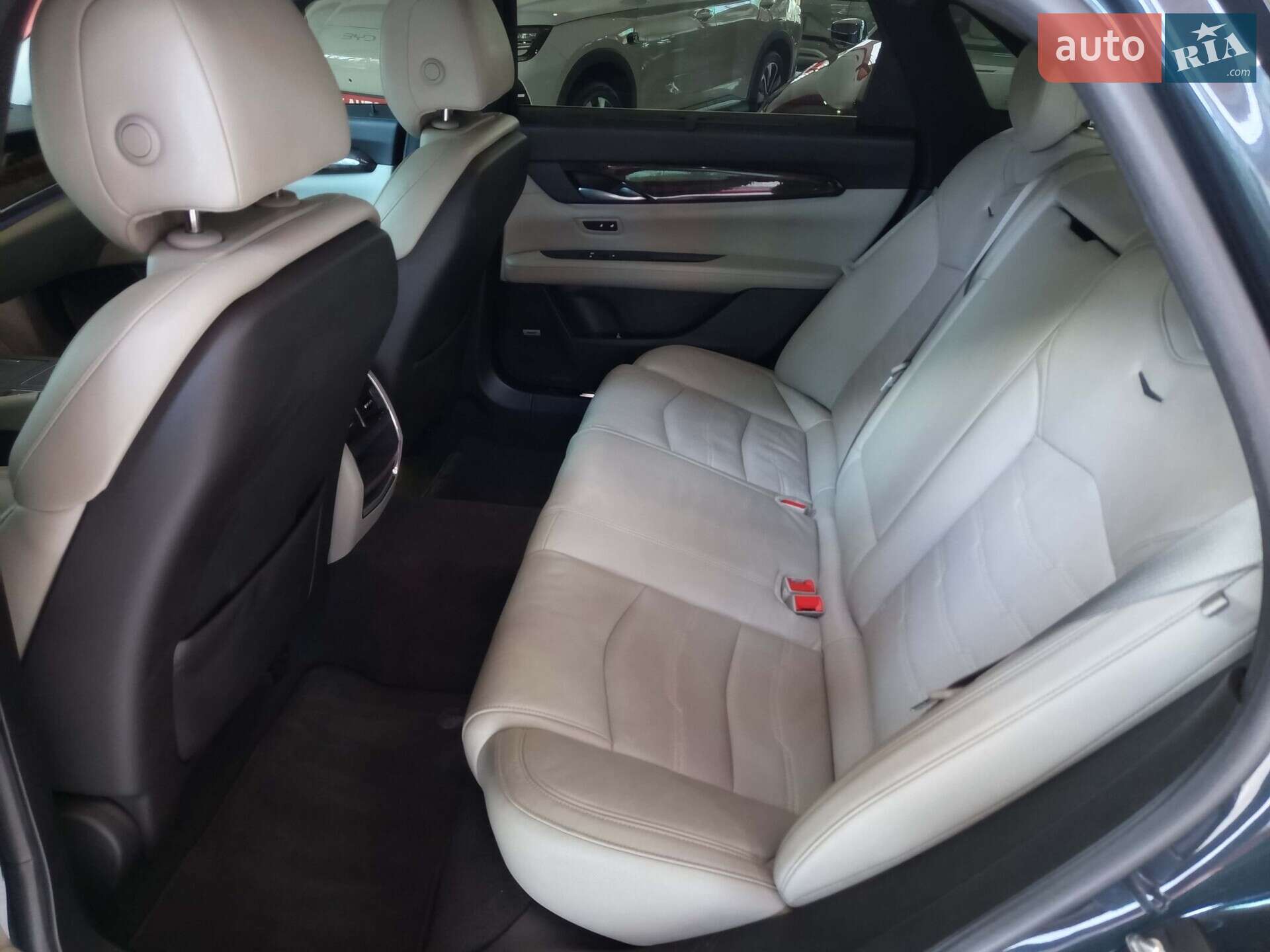 Cadillac CT6 2018 VIN 1G6KH5R65JU127460 фото оголошення 17 з 56
