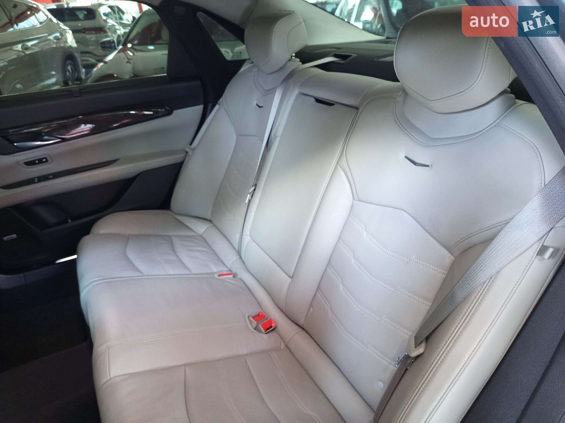 Cadillac CT6 2018 VIN 1G6KH5R65JU127460 фото оголошення 18 з 56