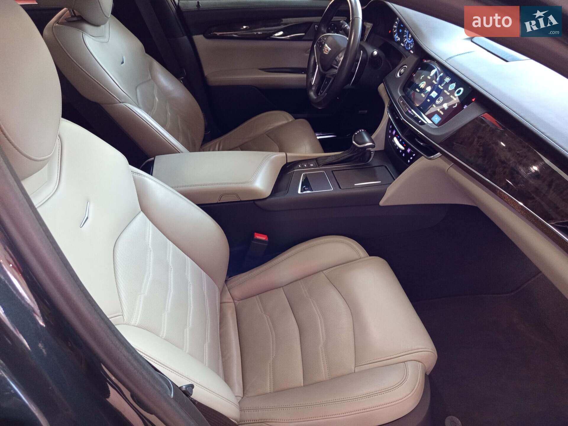 Cadillac CT6 2018 VIN 1G6KH5R65JU127460 фото оголошення 24 з 56