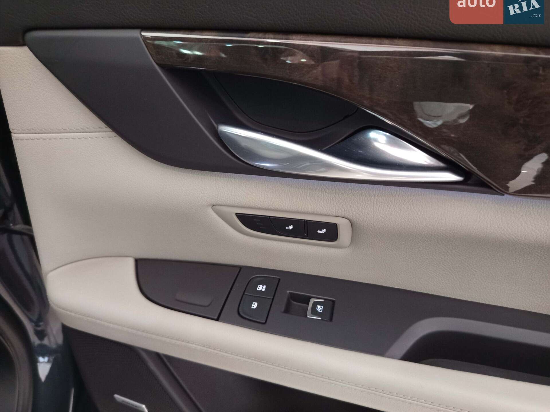 Cadillac CT6 2018 VIN 1G6KH5R65JU127460 фото оголошення 32 з 56