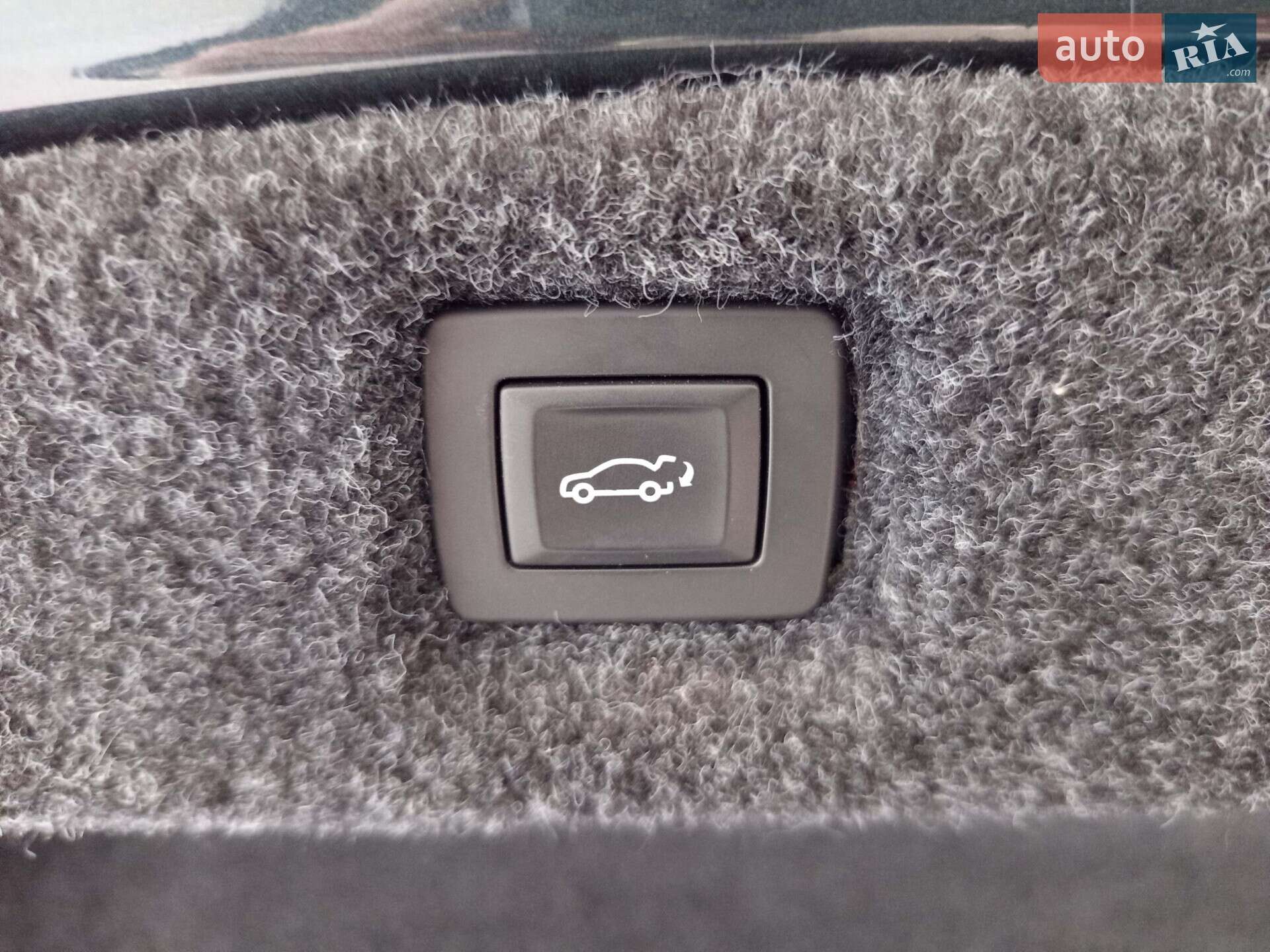 Cadillac CT6 2018 VIN 1G6KH5R65JU127460 фото оголошення 54 з 56