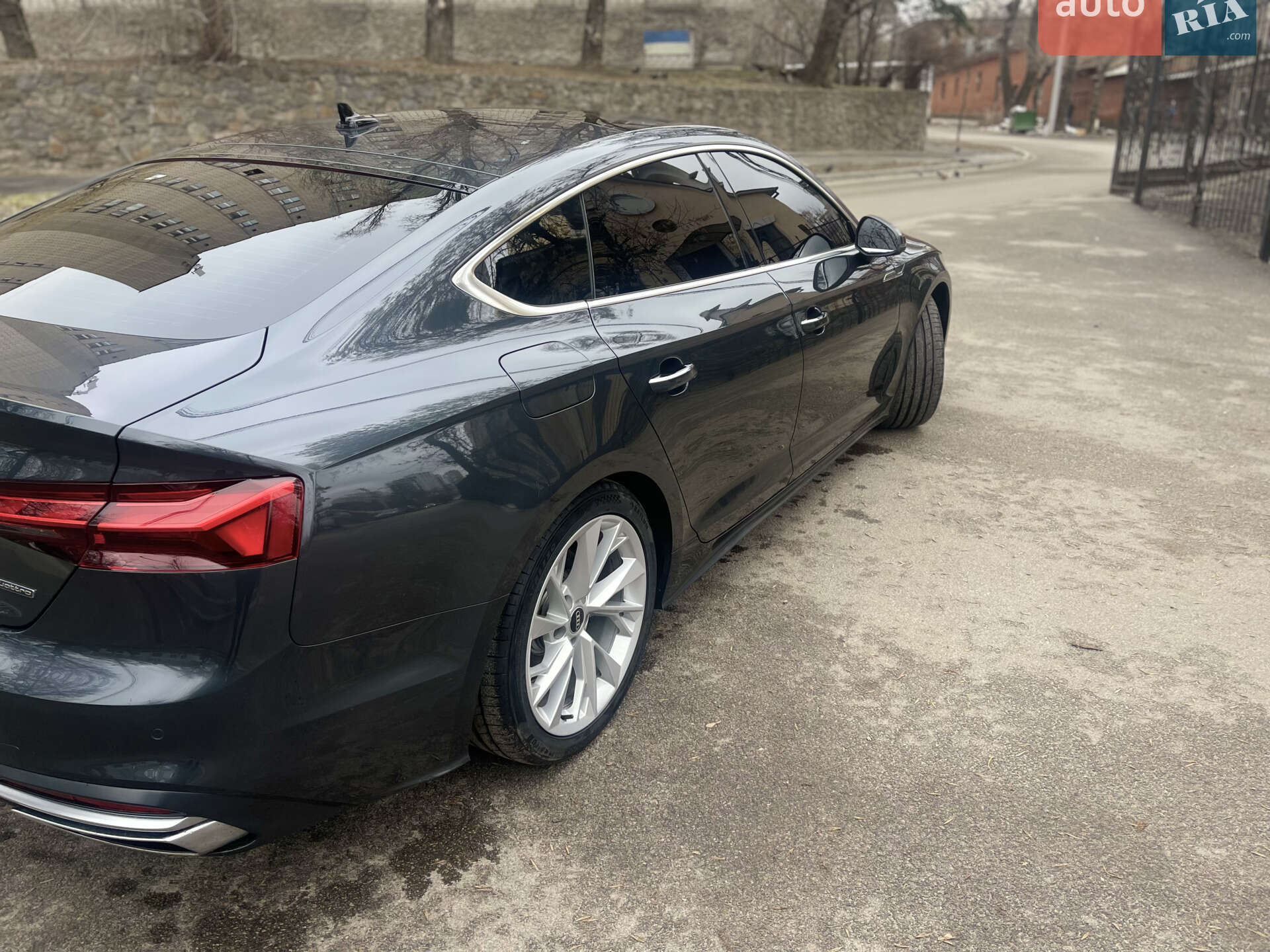 Audi A5 Sportback 2021 VIN WAUCBCF56MA057926 фото оголошення 2 з 46