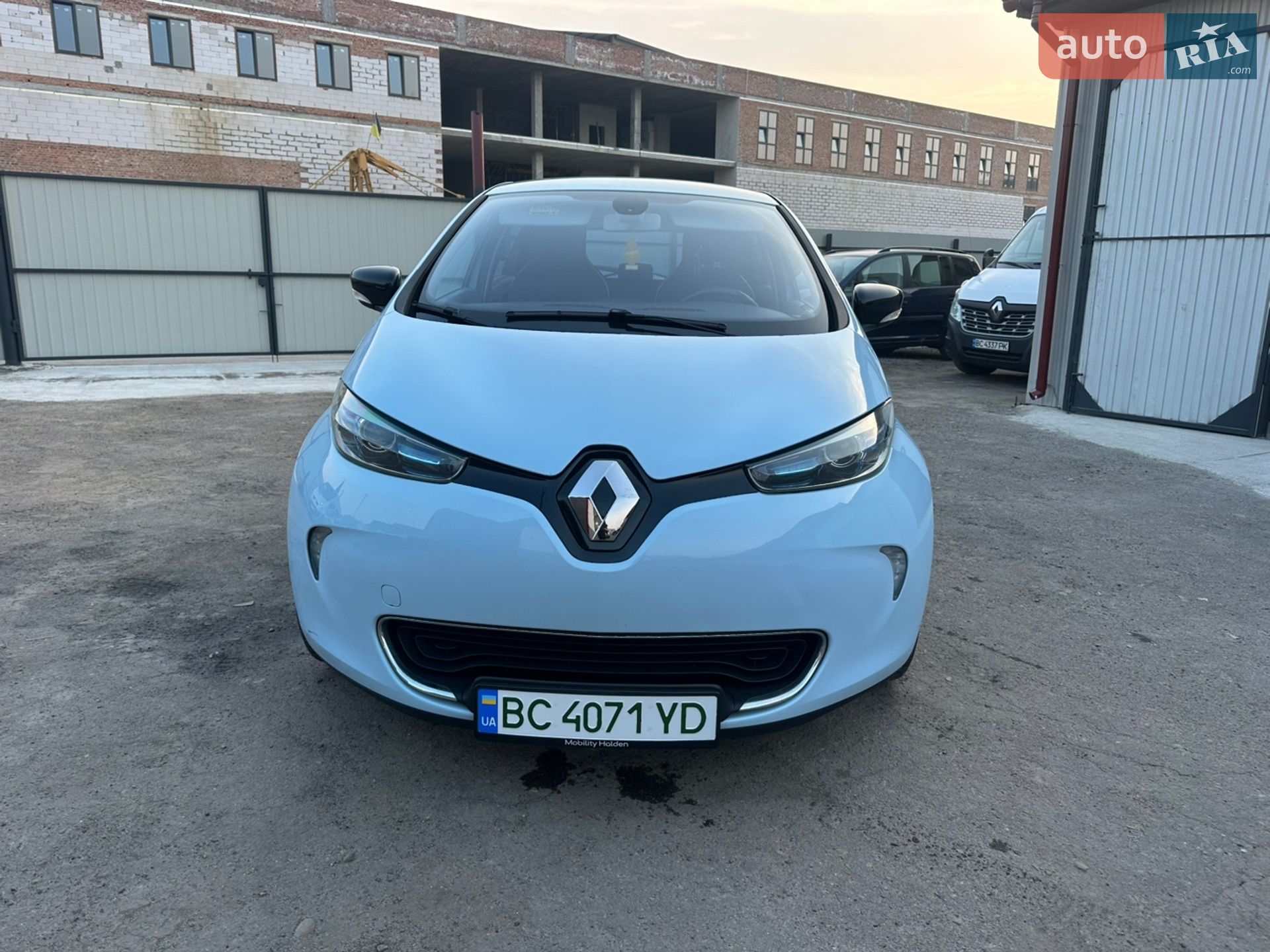 Renault Zoe 2015 VIN VF1AGVYB054199823 фото оголошення 2 з 19