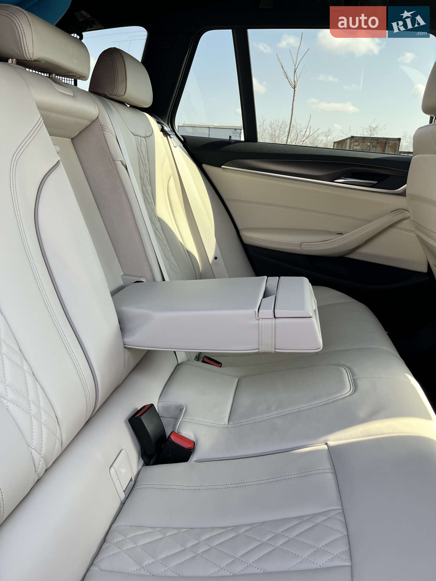BMW 5 Series 2021 VIN WBA51AJ090CJ52619 фото оголошення 40 з 73