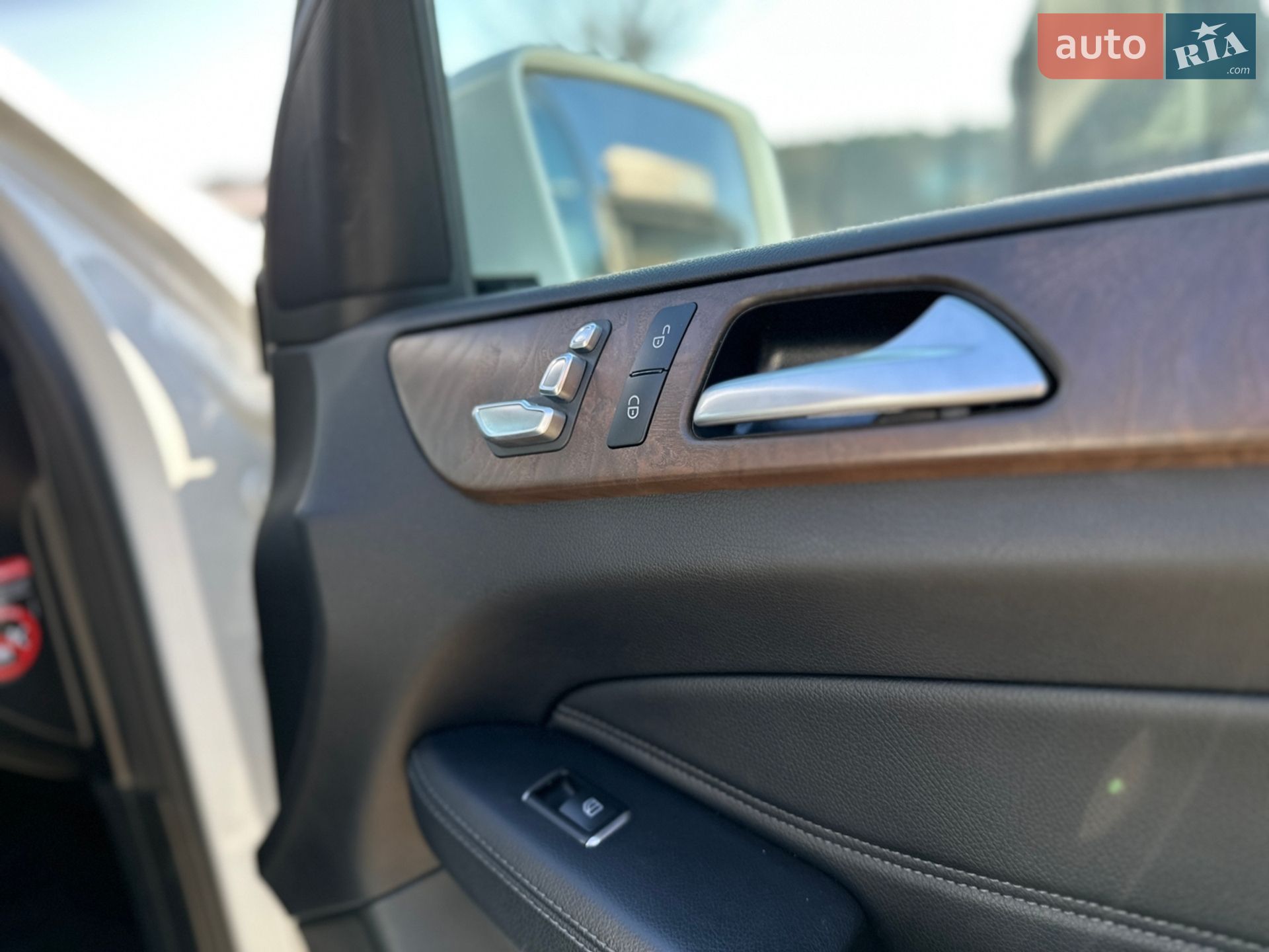 Mercedes-Benz GLE-Class 2018 VIN WDC1660041B126032 фото оголошення 33 з 41