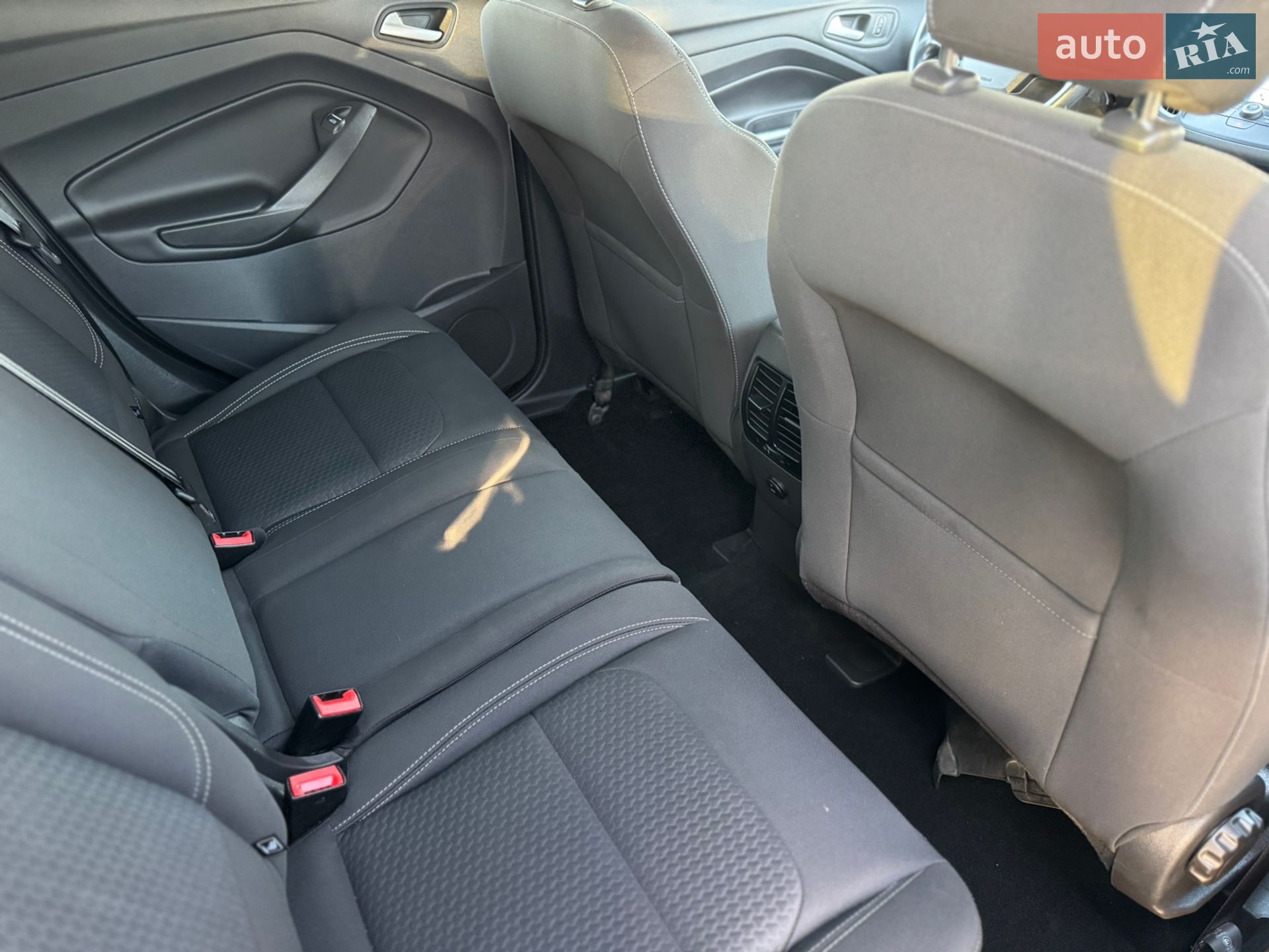 Ford Kuga 2018 VIN WF0AXXWPMAJJ11850 фото оголошення 13 з 37