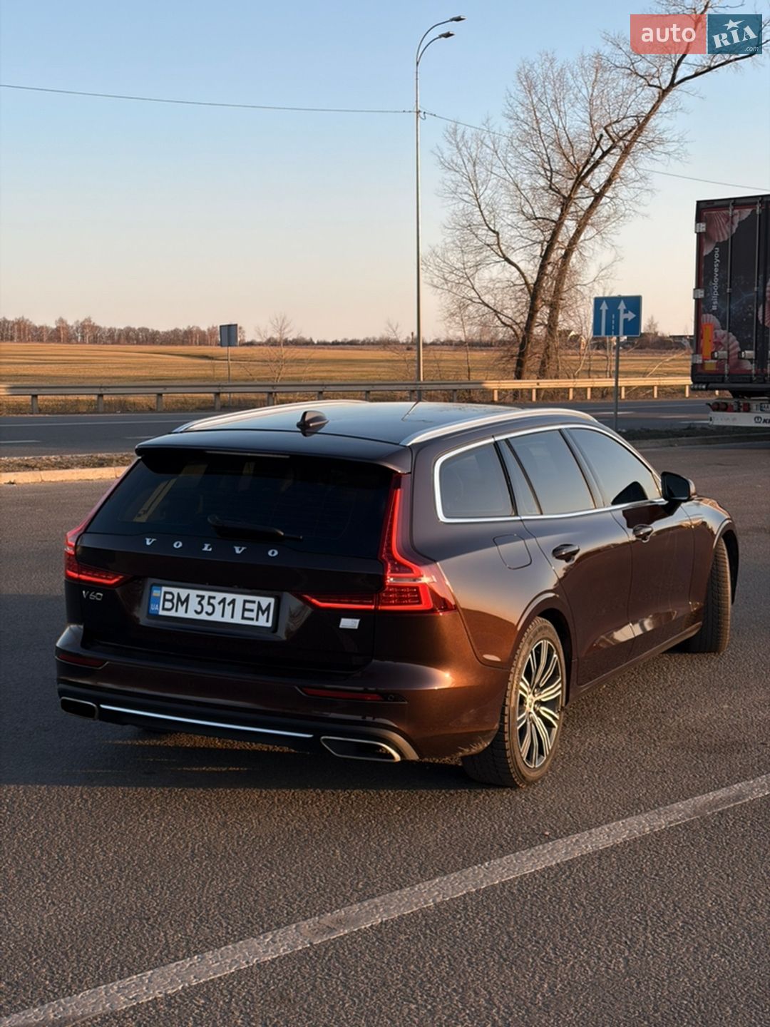 Volvo V60 2020 VIN YV1ZWBFVDM1425722 фото оголошення 3 з 32