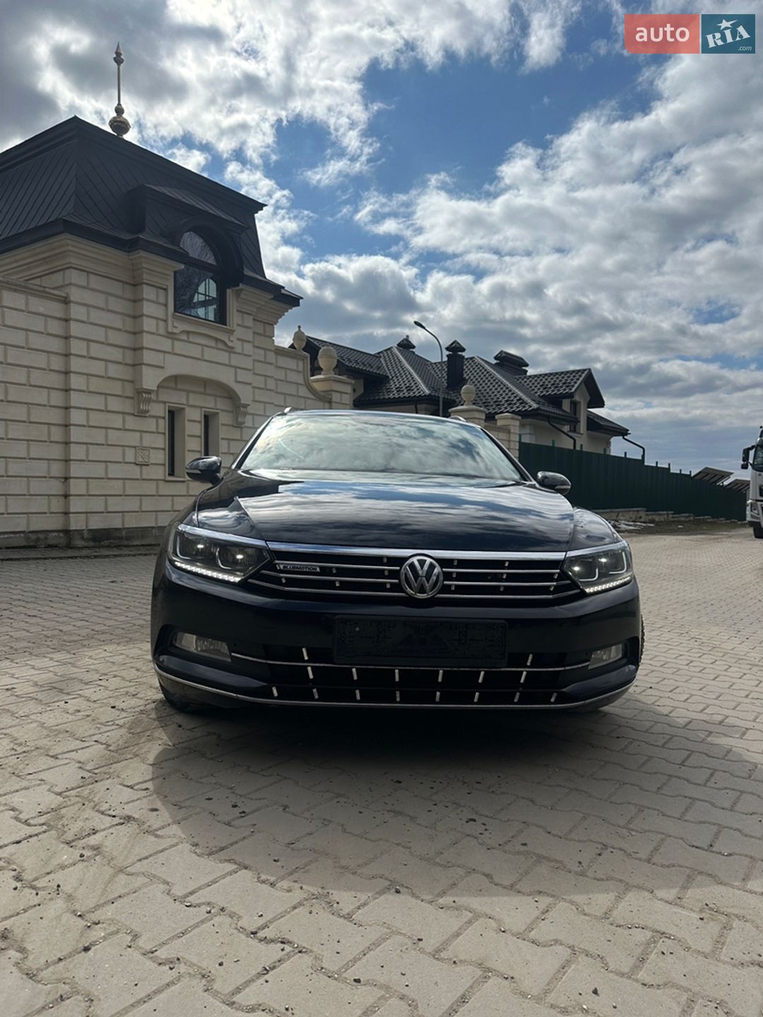 Volkswagen Passat 2017 VIN WVWZZZ3CZHP028684 фото оголошення 2 з 31