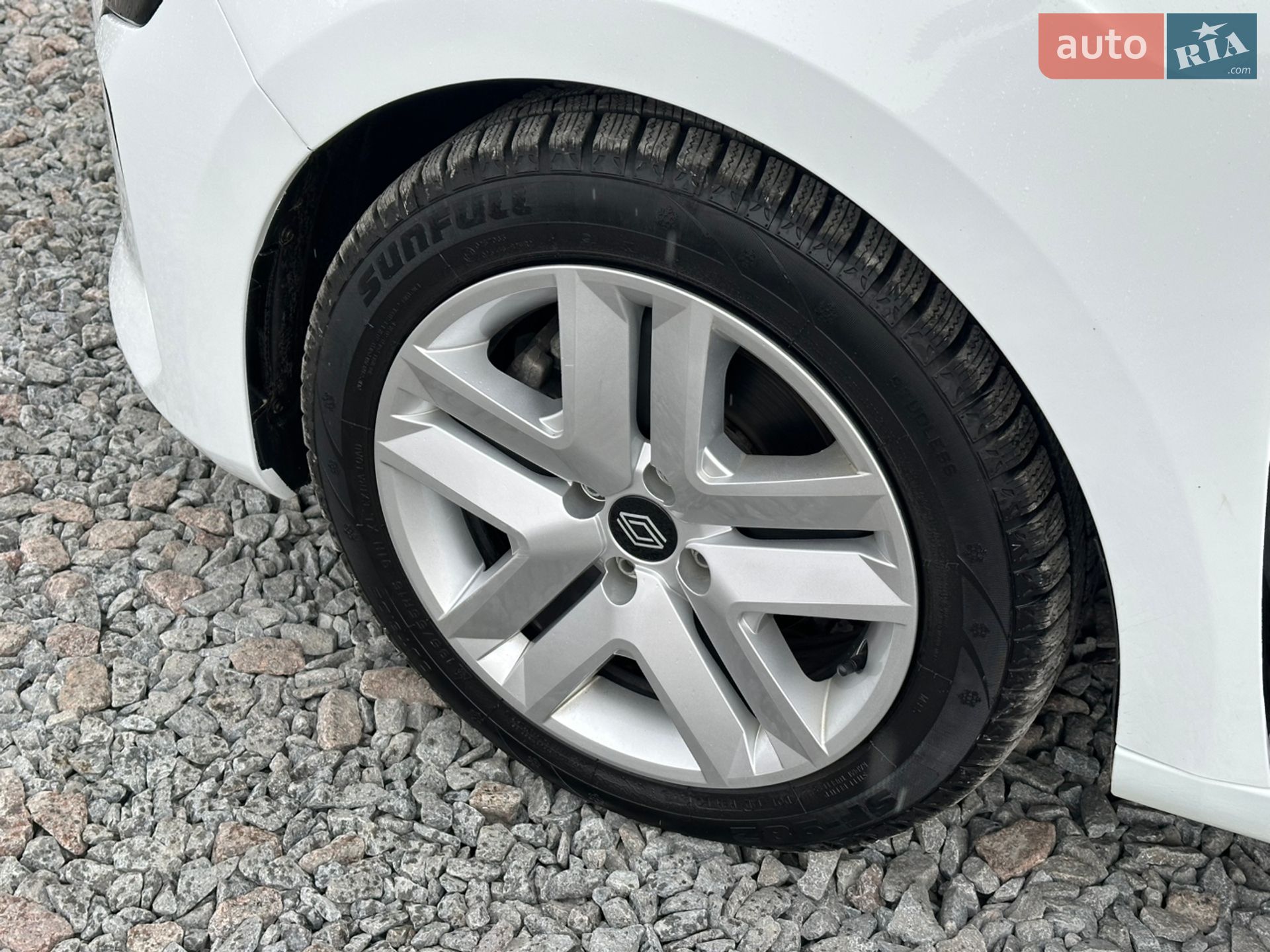 Renault Clio 2024 VIN VF1RJA00272619058 фото оголошення 14 з 28