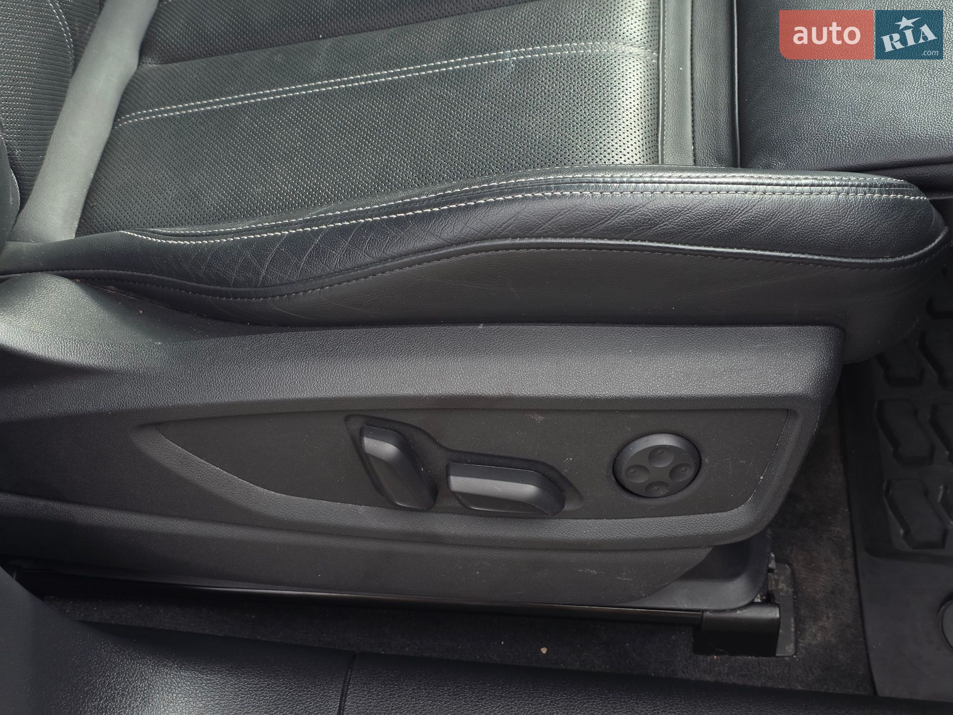 Audi Q5 2020 VIN WA1F2AFY9M2046955 фото оголошення 14 з 46