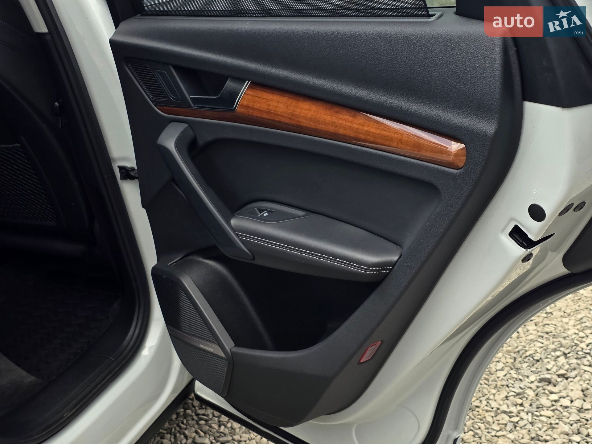 Audi Q5 2020 VIN WA1F2AFY9M2046955 фото оголошення 24 з 46