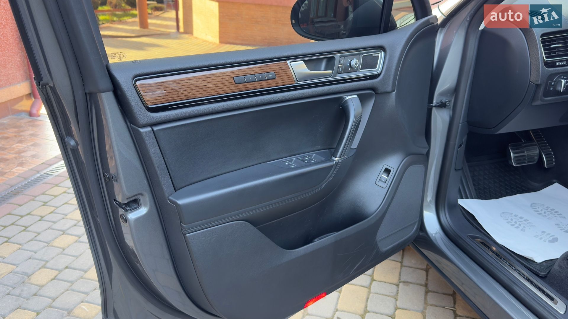 Volkswagen Touareg 2016 VIN WVGZZZ7PZHD017616 фото оголошення 37 з 135