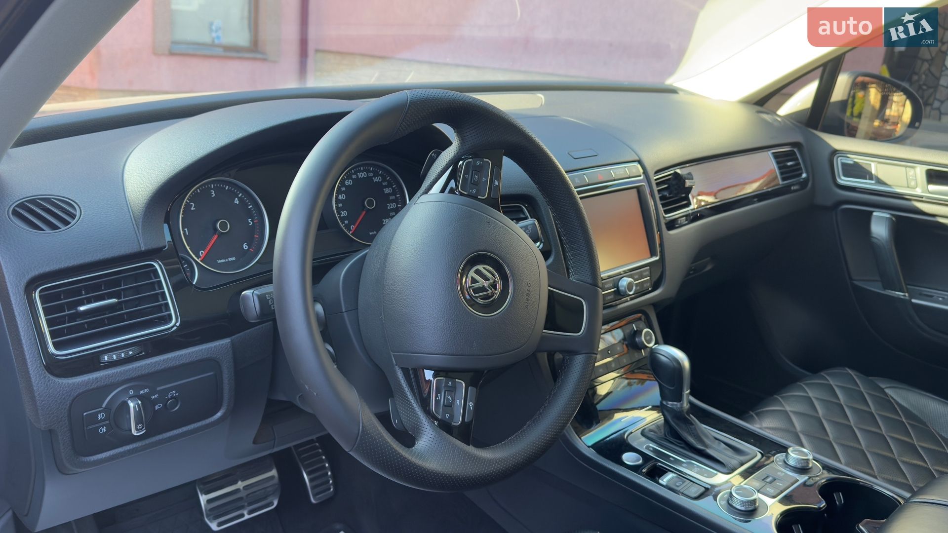 Volkswagen Touareg 2016 VIN WVGZZZ7PZHD017616 фото оголошення 43 з 135