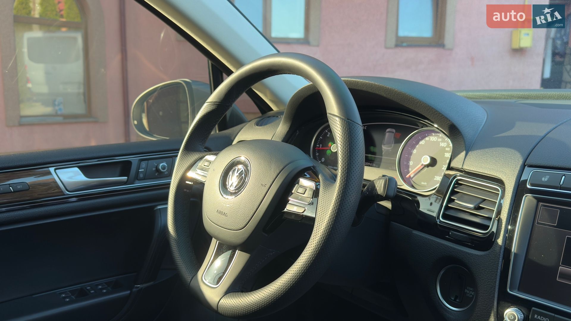 Volkswagen Touareg 2016 VIN WVGZZZ7PZHD017616 фото оголошення 105 з 135