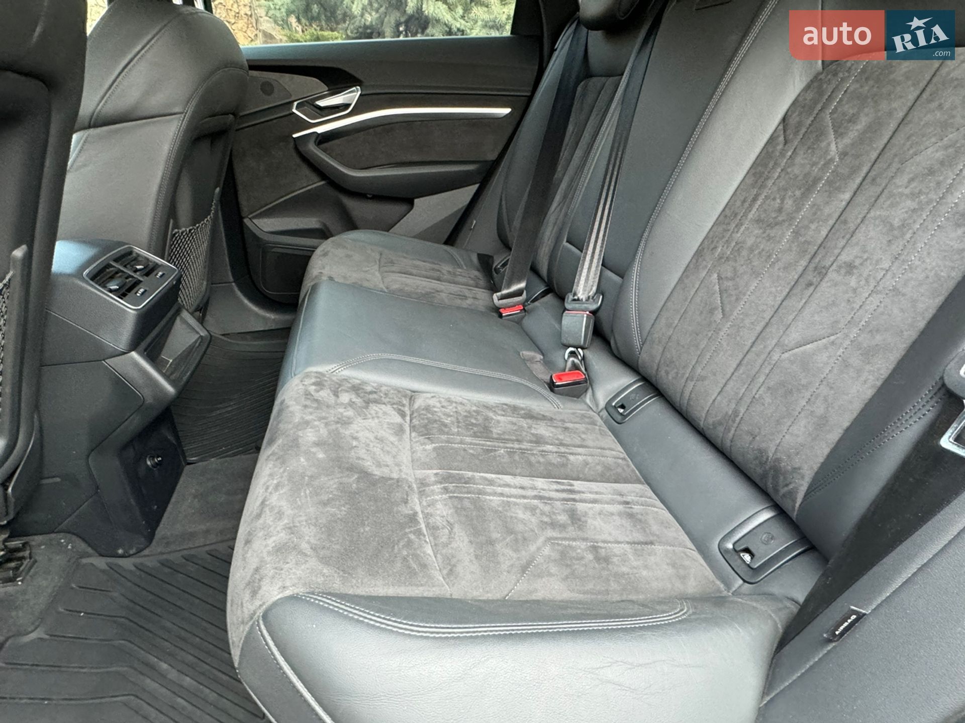 Audi e-tron Sportback 2020 VIN WAUZZZGE1LB037079 фото оголошення 27 з 69