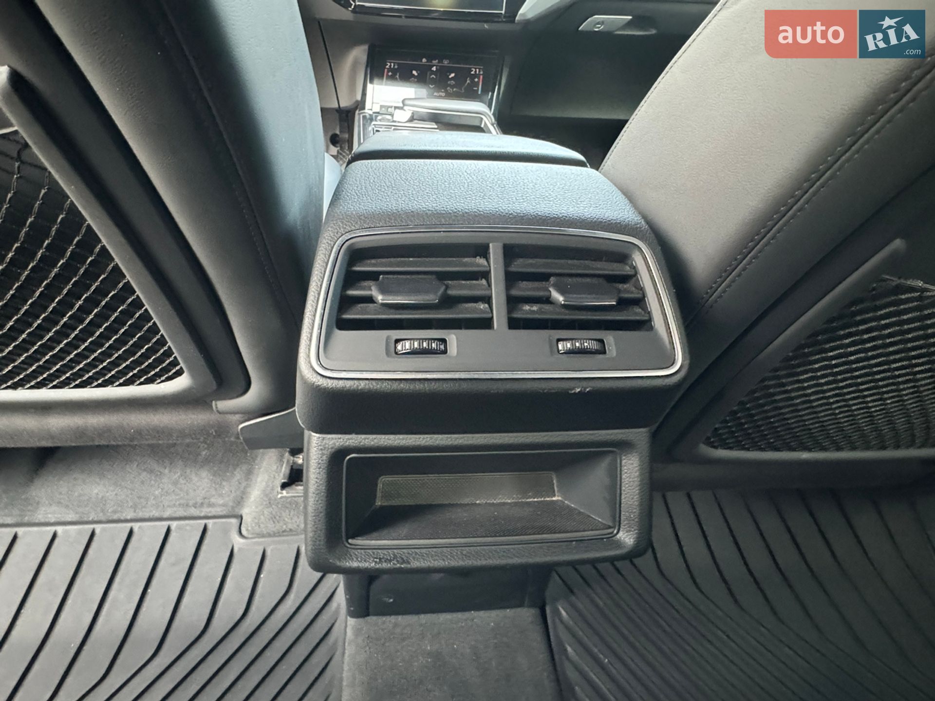 Audi e-tron Sportback 2020 VIN WAUZZZGE1LB037079 фото оголошення 28 з 69